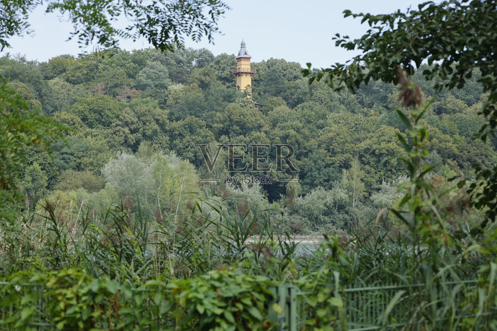 俯瞰温伯格塔在Görlitz湖照片摄影图片