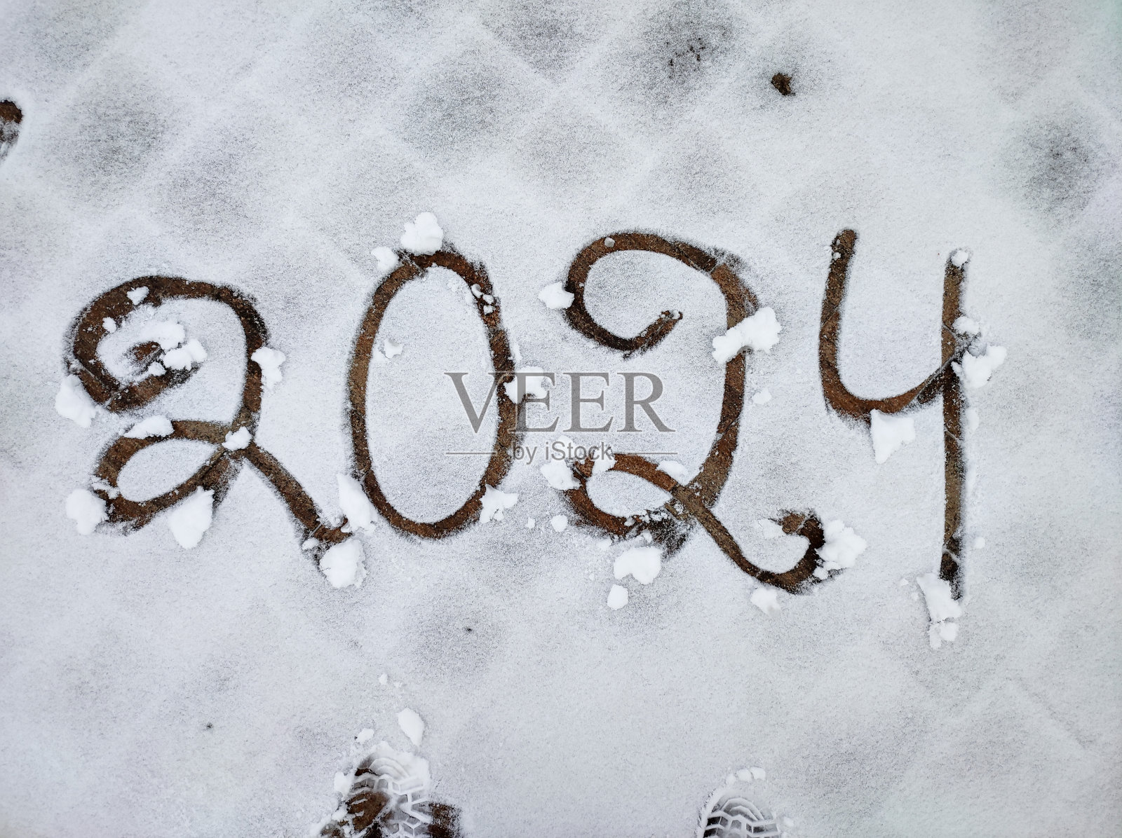 2024年新年。雪上的铭文。照片摄影图片