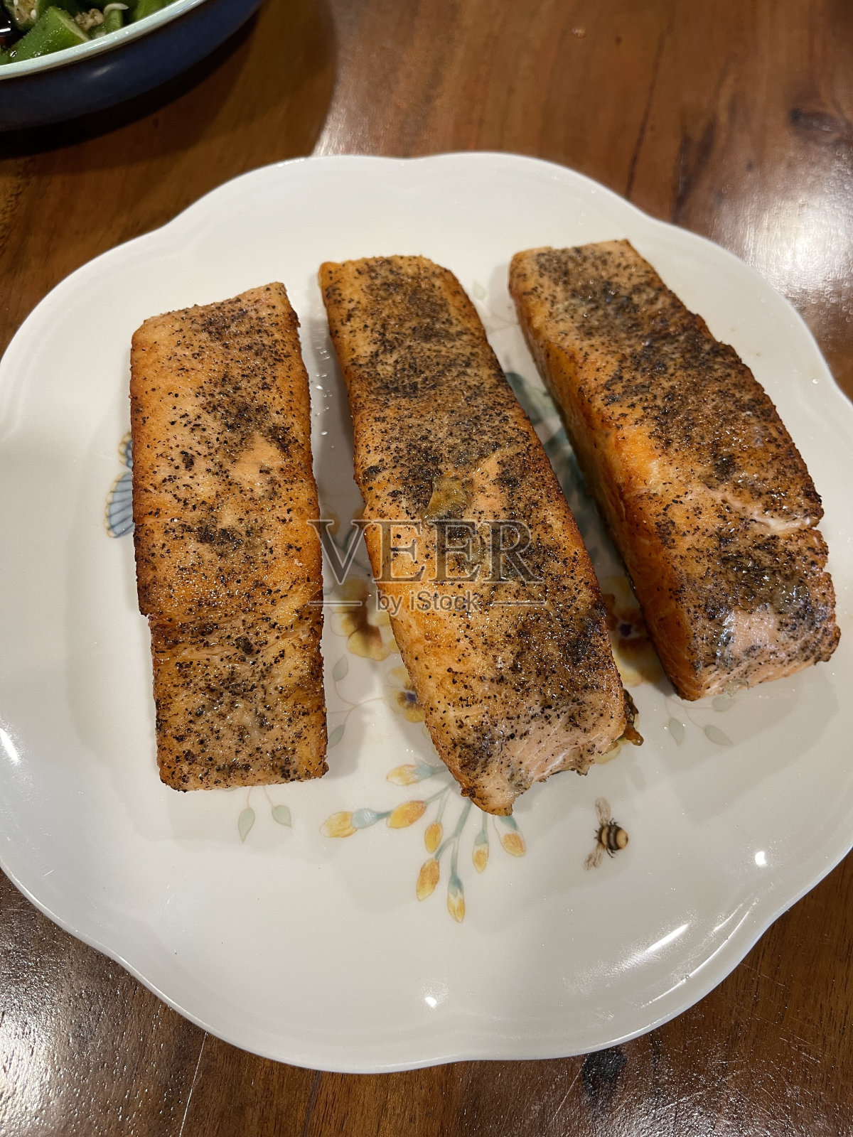 煎鲑鱼照片摄影图片