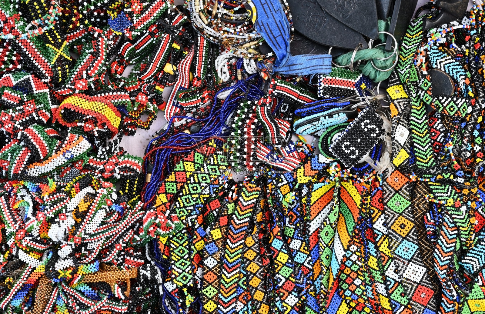 非洲马赛部落的彩色传统珠宝照片摄影图片