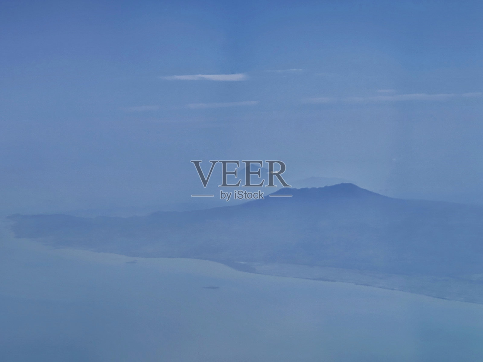 爪哇中部岛上的一座山照片摄影图片