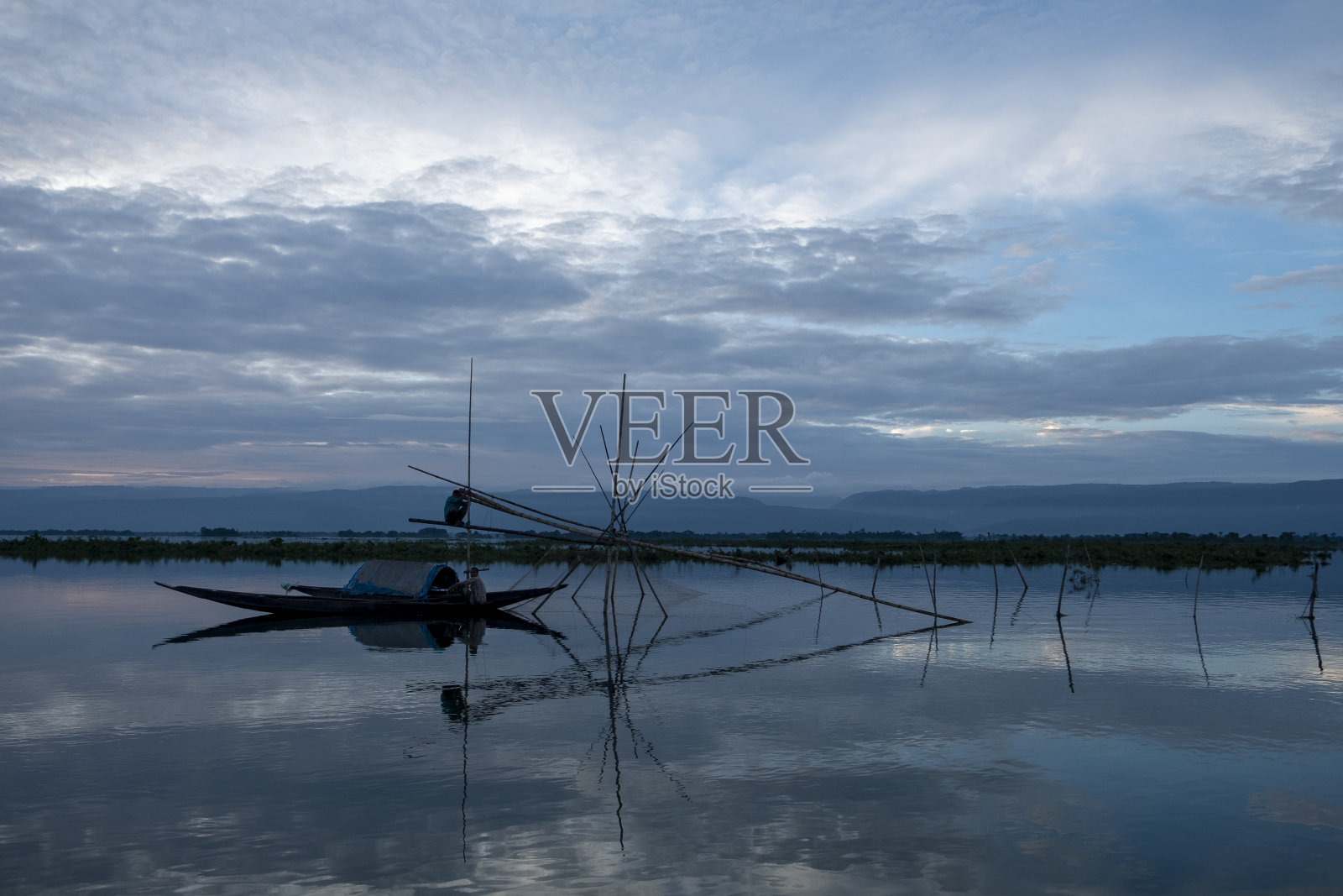 孟加拉的跨界河流之一，发源于印度梅加拉亚邦的丘陵地区。照片摄影图片