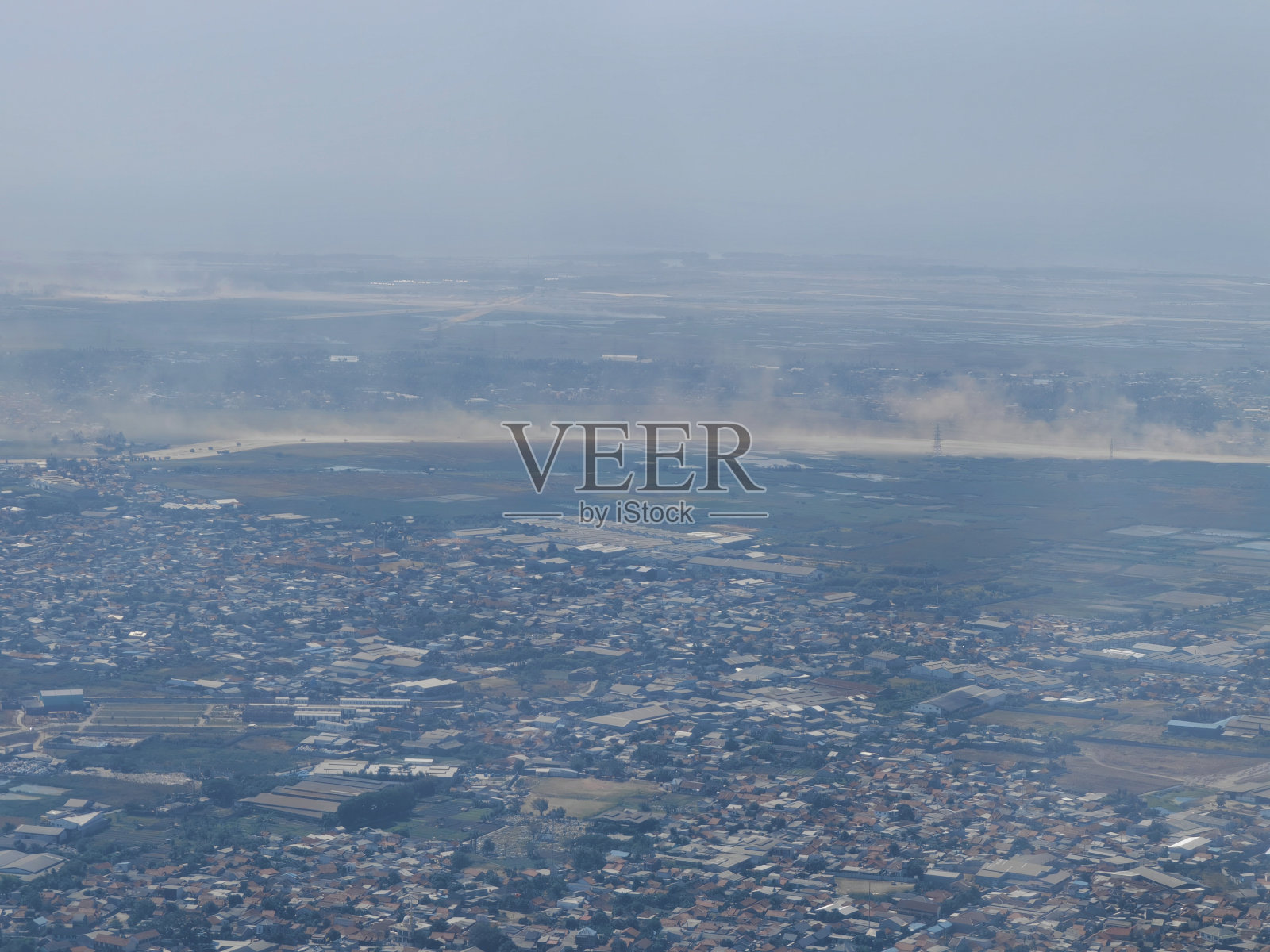 空气污染在印度尼西亚雅加达的填海工程照片中出现的蟾蜍照片摄影图片