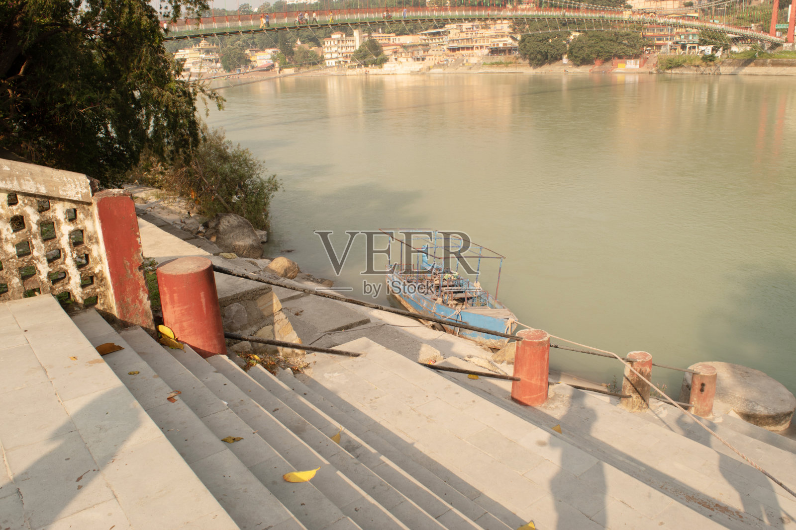 里希凯什河畔的恒河景观照片摄影图片