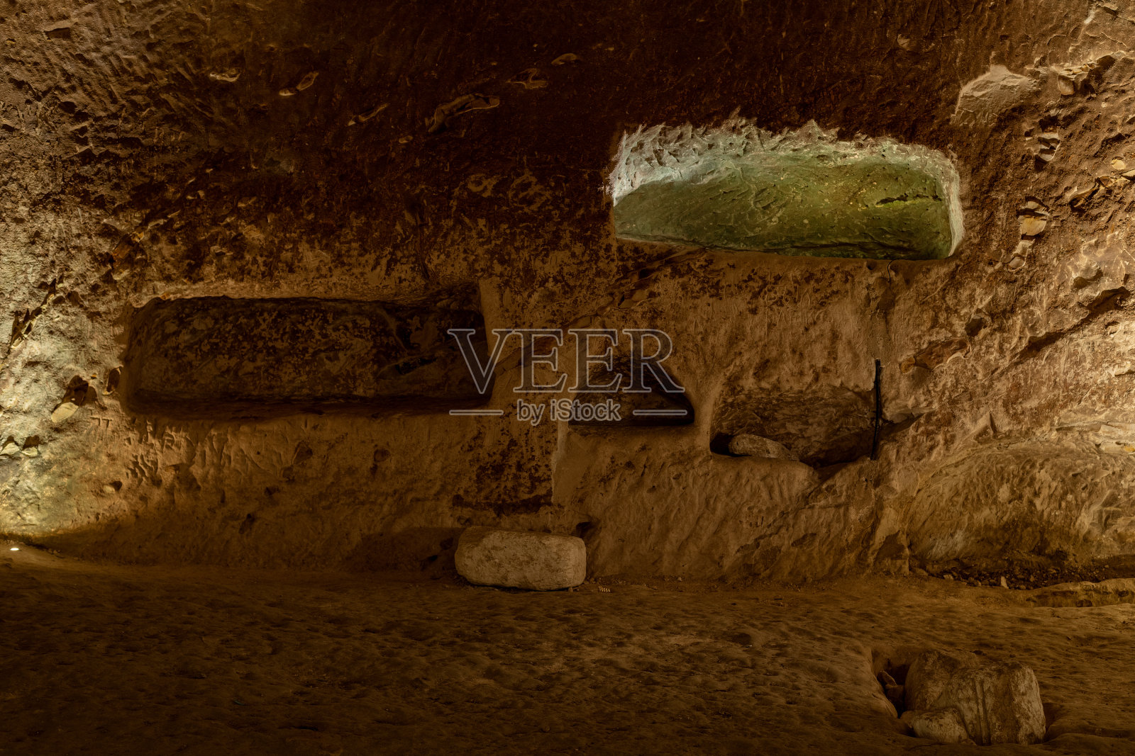 贝特谢阿里姆地下墓穴的棺材洞穴，有石棺照片摄影图片