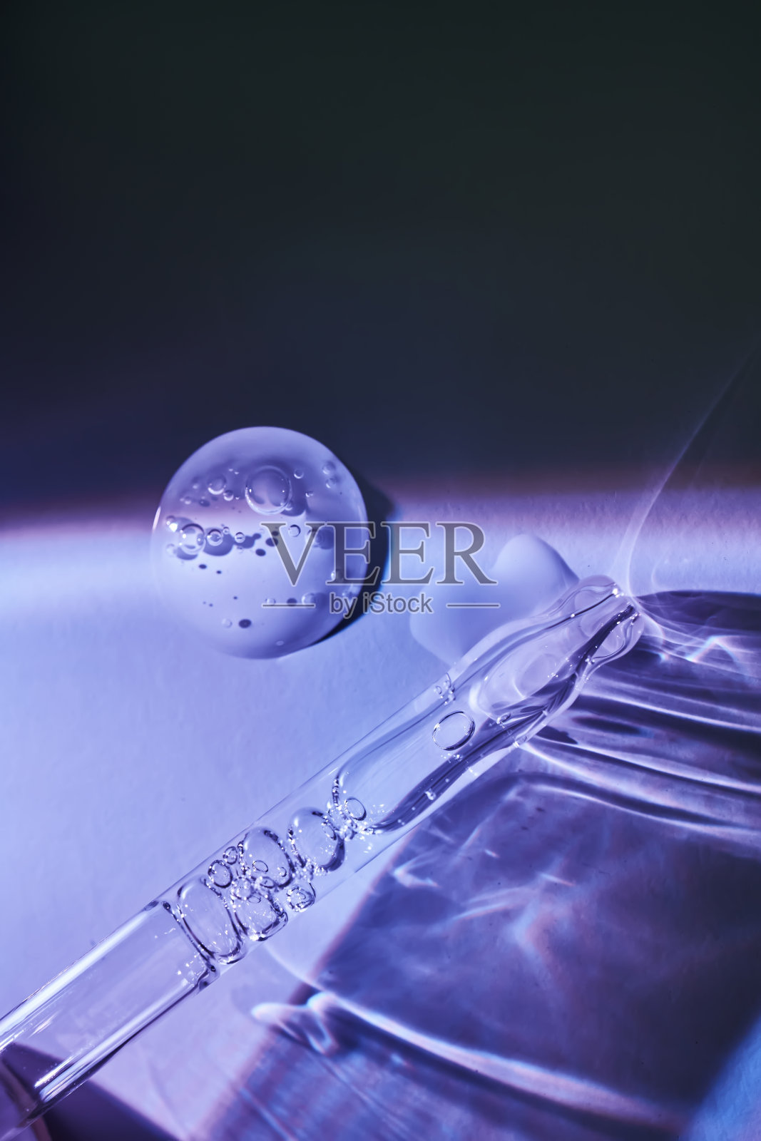 血清滴管，防止有害紫外线辐射。照片摄影图片