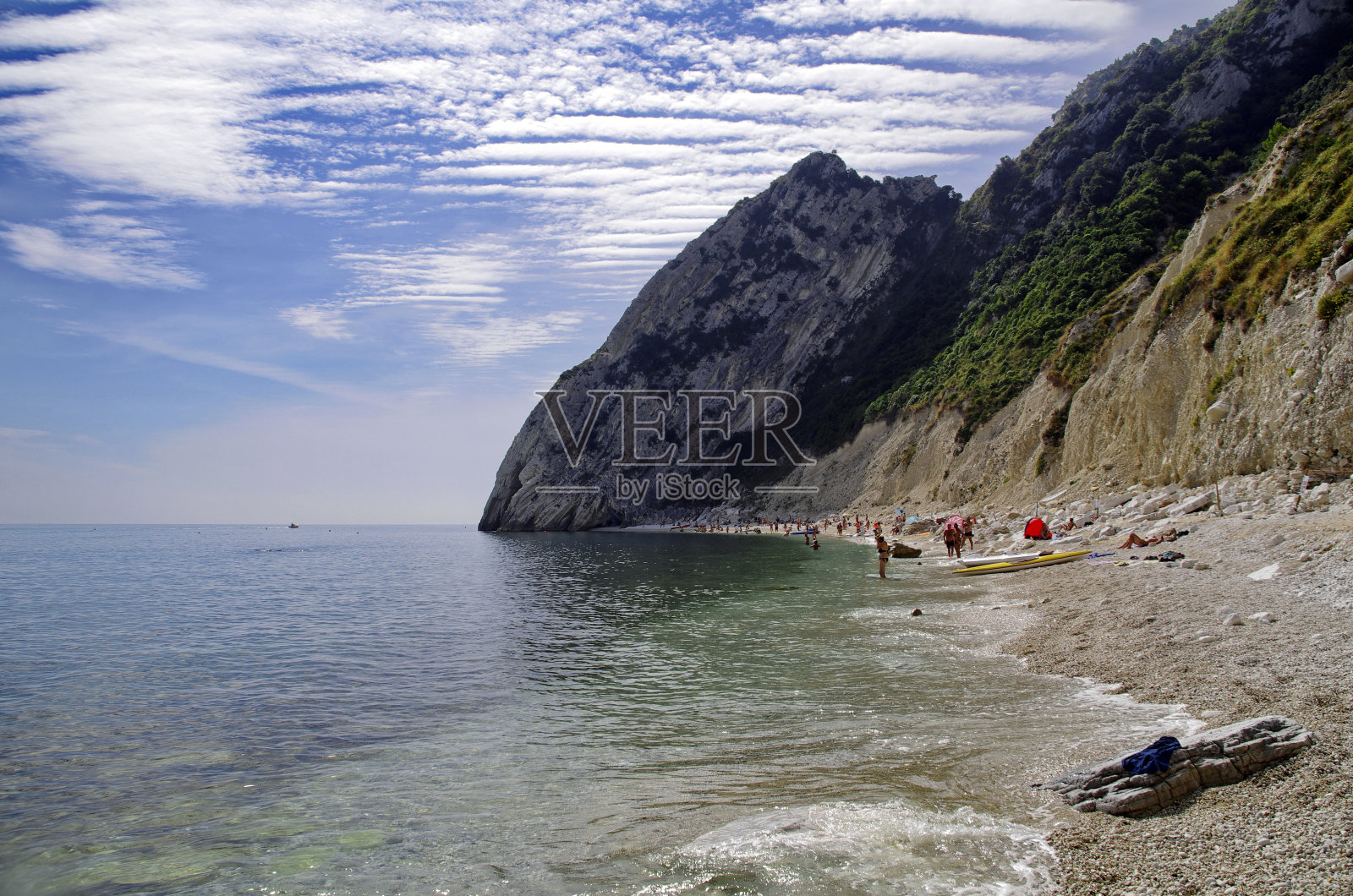 大海和白色岩石的景色照片摄影图片