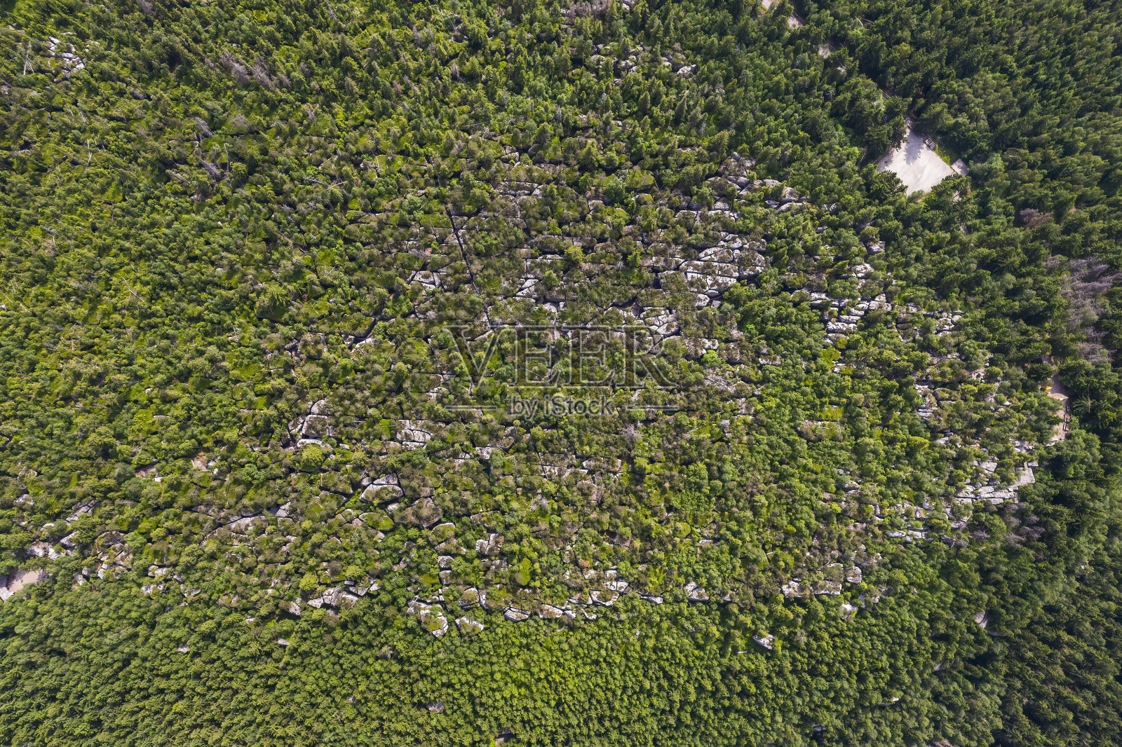 从空中看斯托洛山脉的流浪岩石照片摄影图片