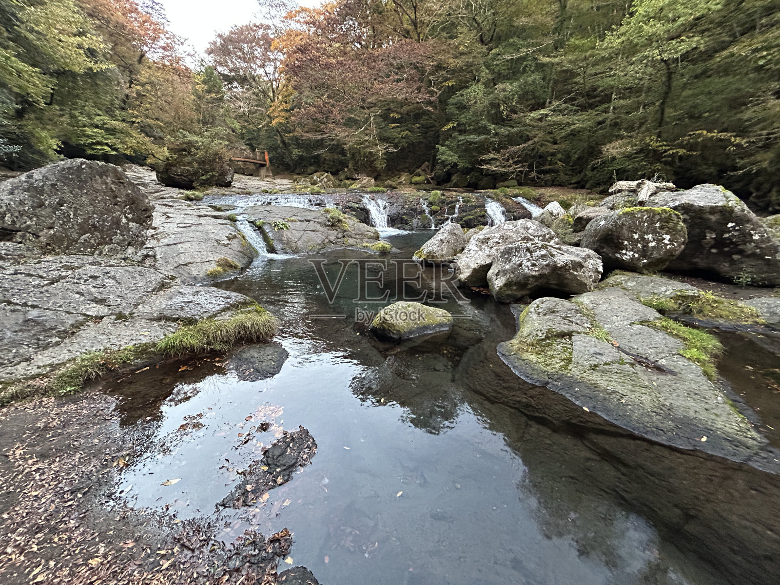 菊地峡是位于麻生久州国立公园内的一个长4公里的峡谷，被选为日本100个最佳水域之一。照片摄影图片