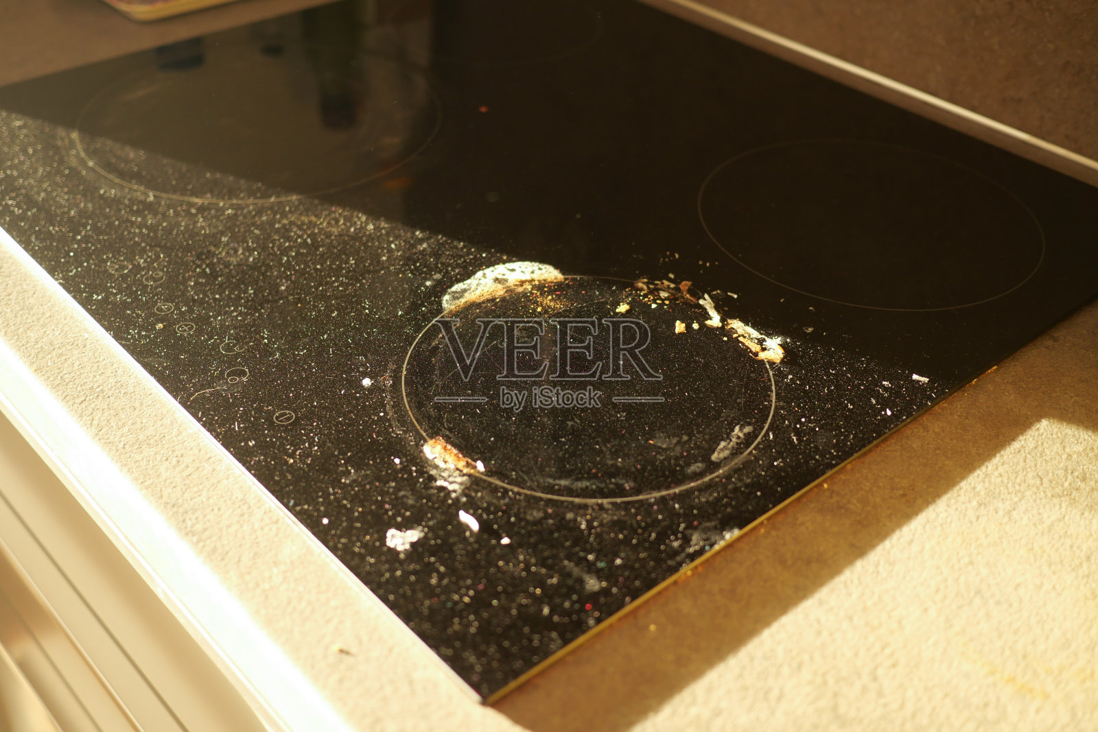 一个又黑又脏的电炉。特写镜头。照片摄影图片