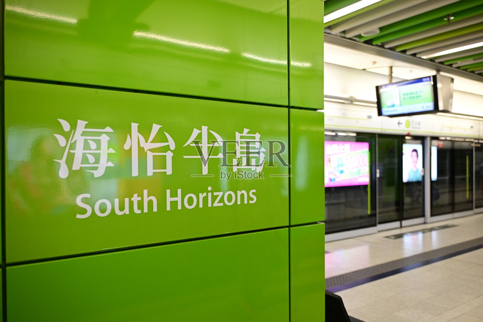 香港港铁南怡站及月台照片摄影图片