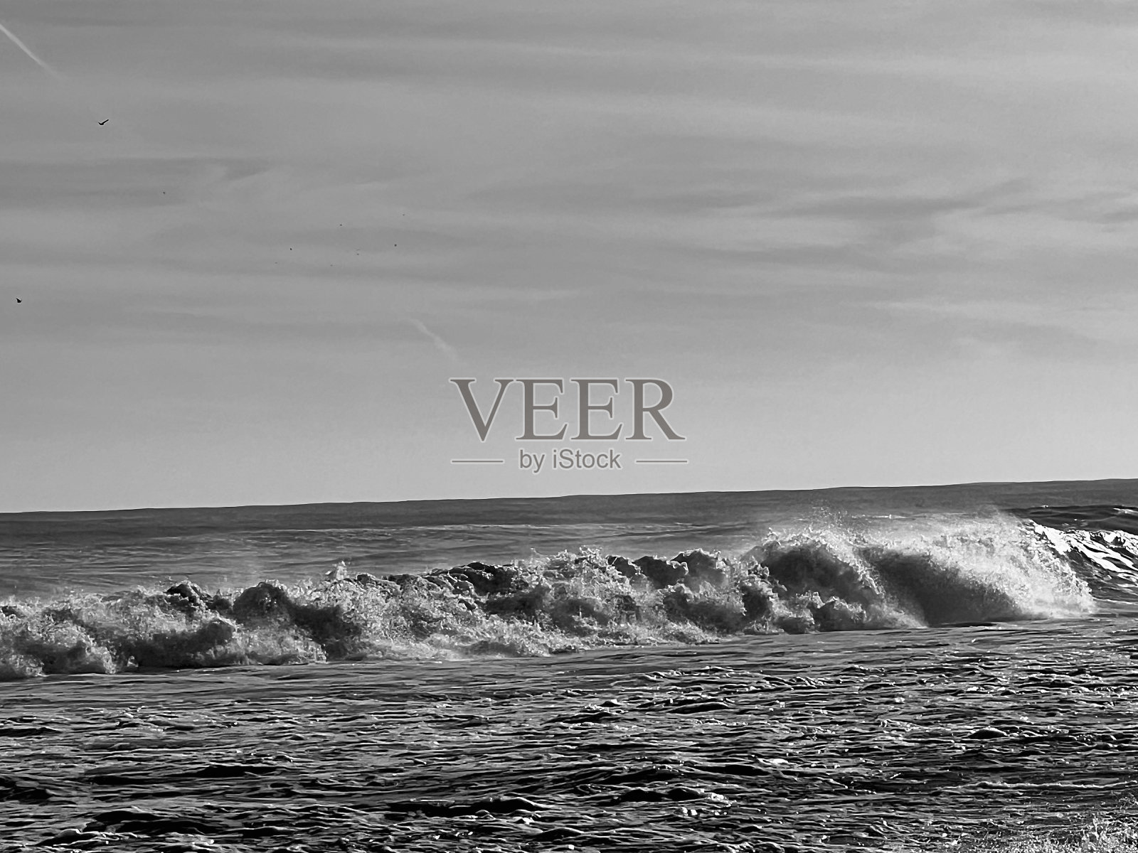 诺森伯兰郡外海波涛汹涌照片摄影图片