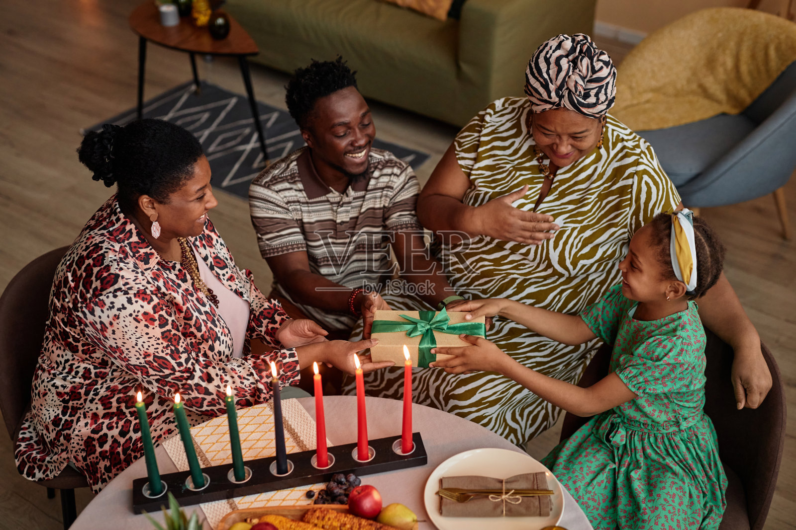 宽扎节礼物照片摄影图片