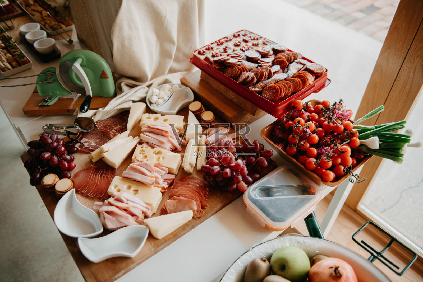 一道美味的开胃菜。卡路里的食物。为庆祝活动提供餐饮。照片摄影图片