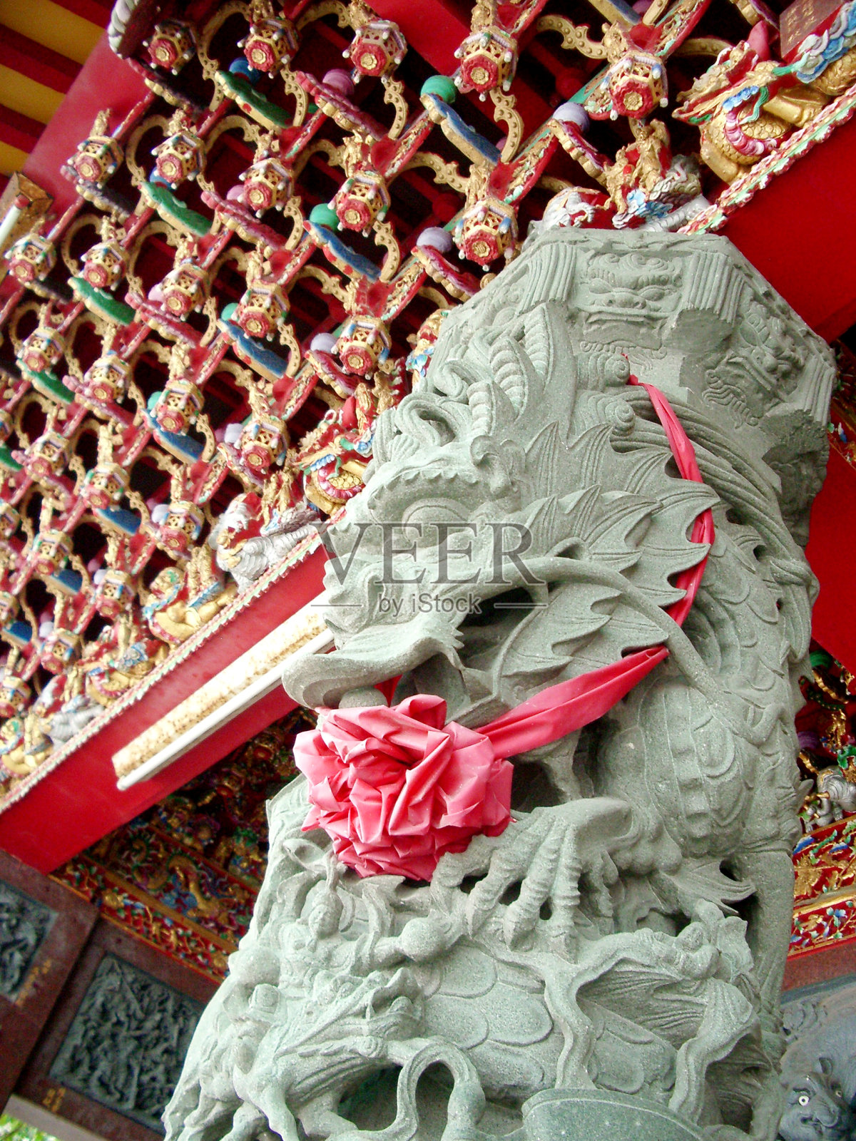 台湾一座寺庙里的石雕龙像照片摄影图片