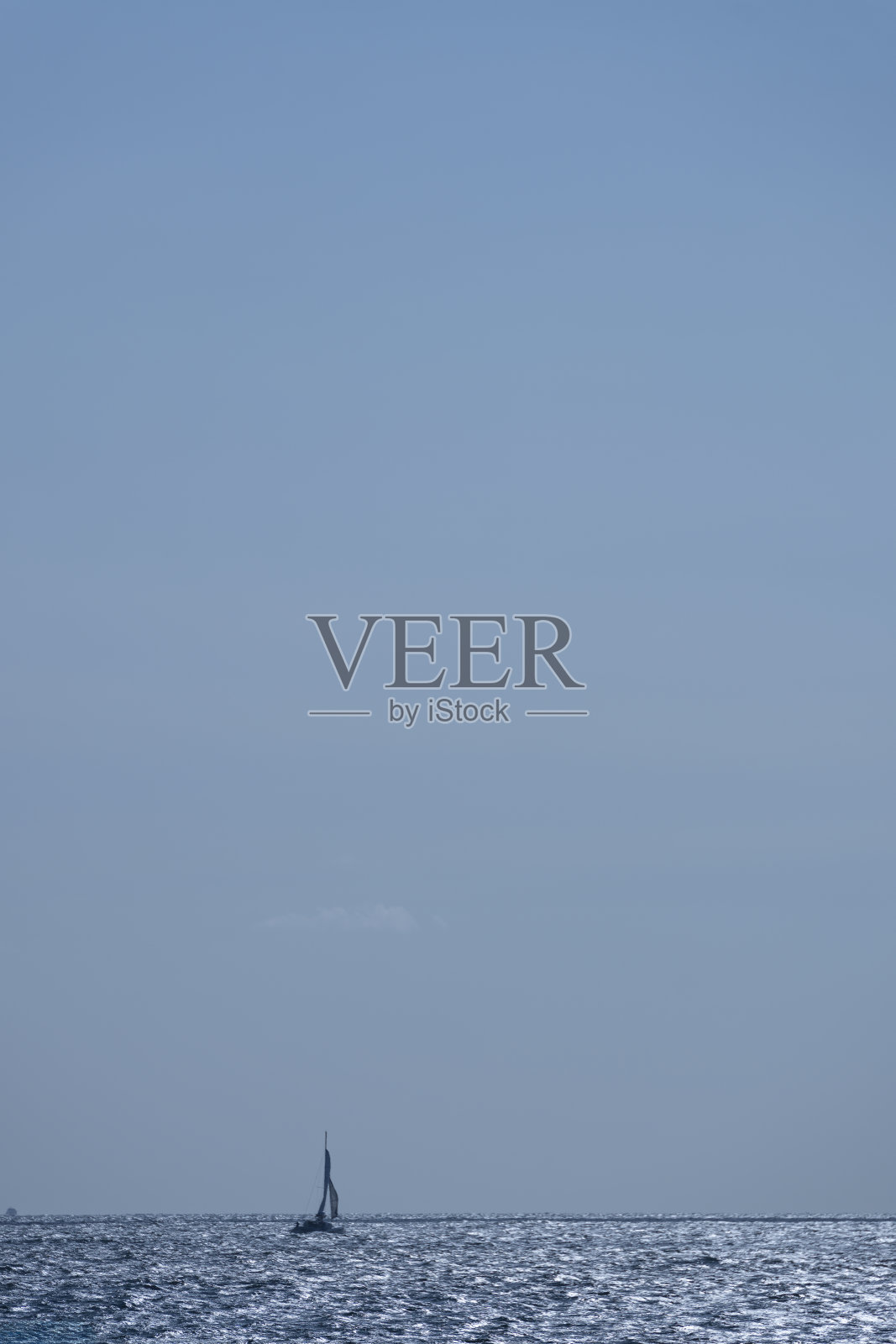 南塔开特海湾上孤零零的游艇照片摄影图片