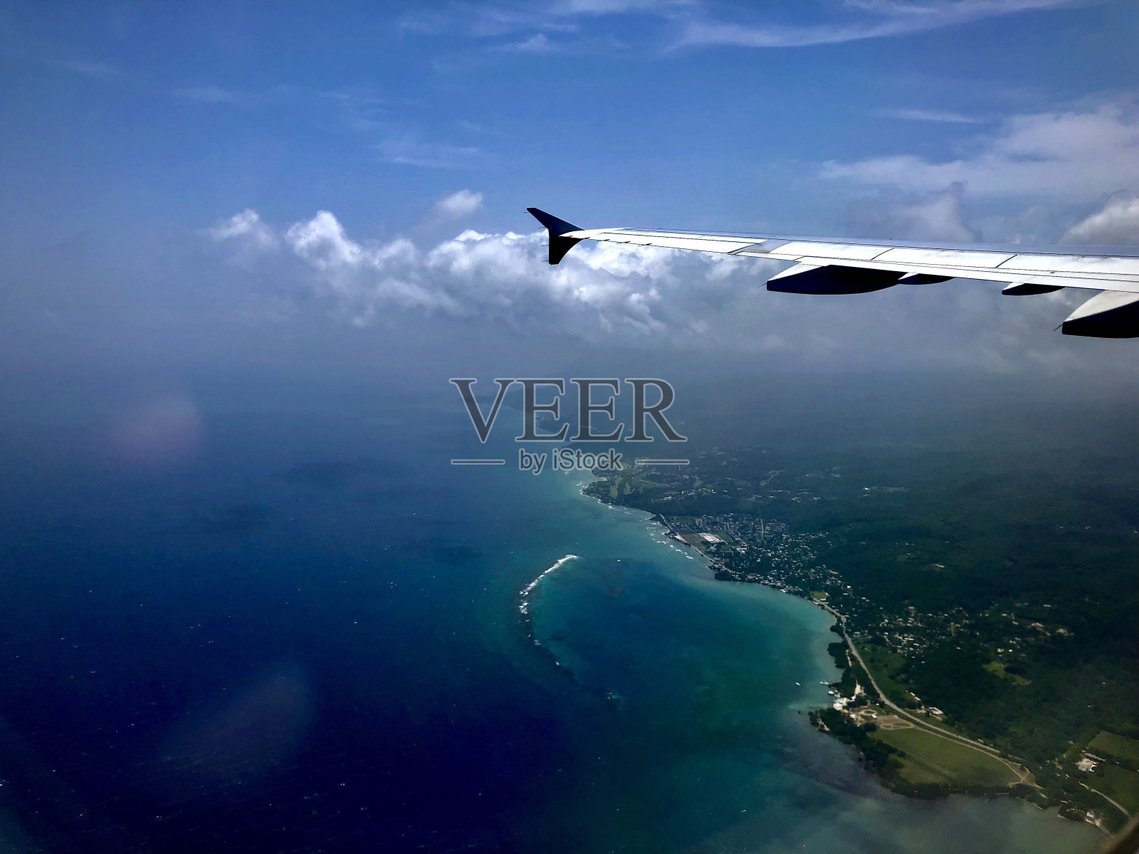 鸟瞰牙买加海岸线照片摄影图片