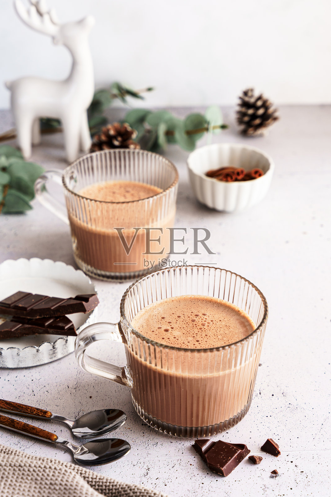 两杯热巧克力的静物画照片摄影图片