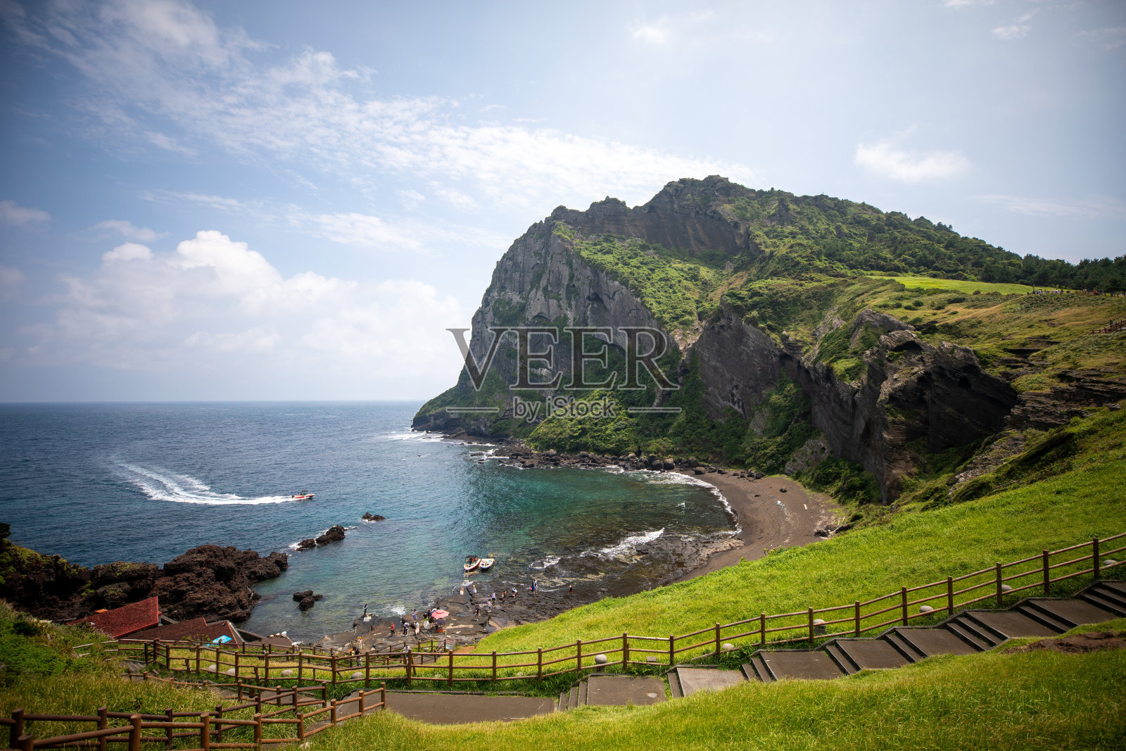 济州岛著名的旅游景点圣山一赤峰照片摄影图片