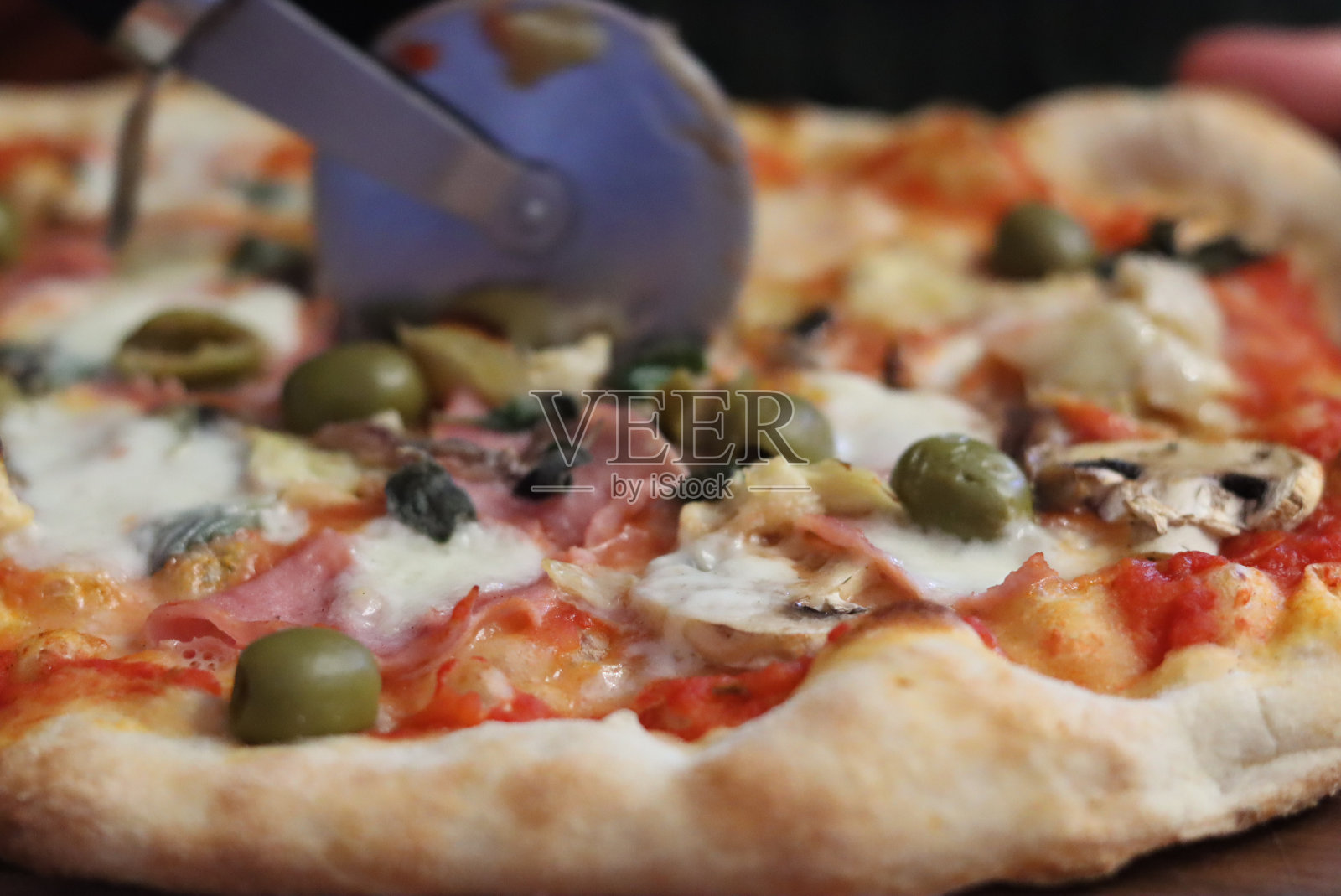 火腿橄榄披萨照片摄影图片