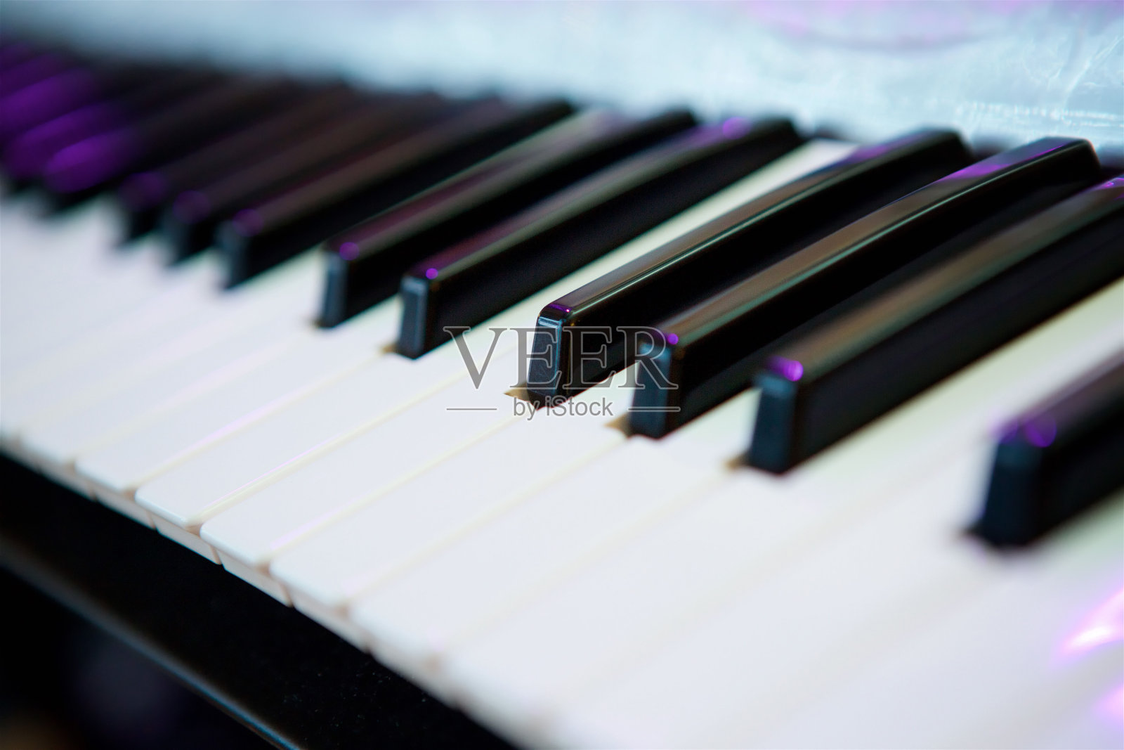 电子键盘乐器合成器。照片摄影图片