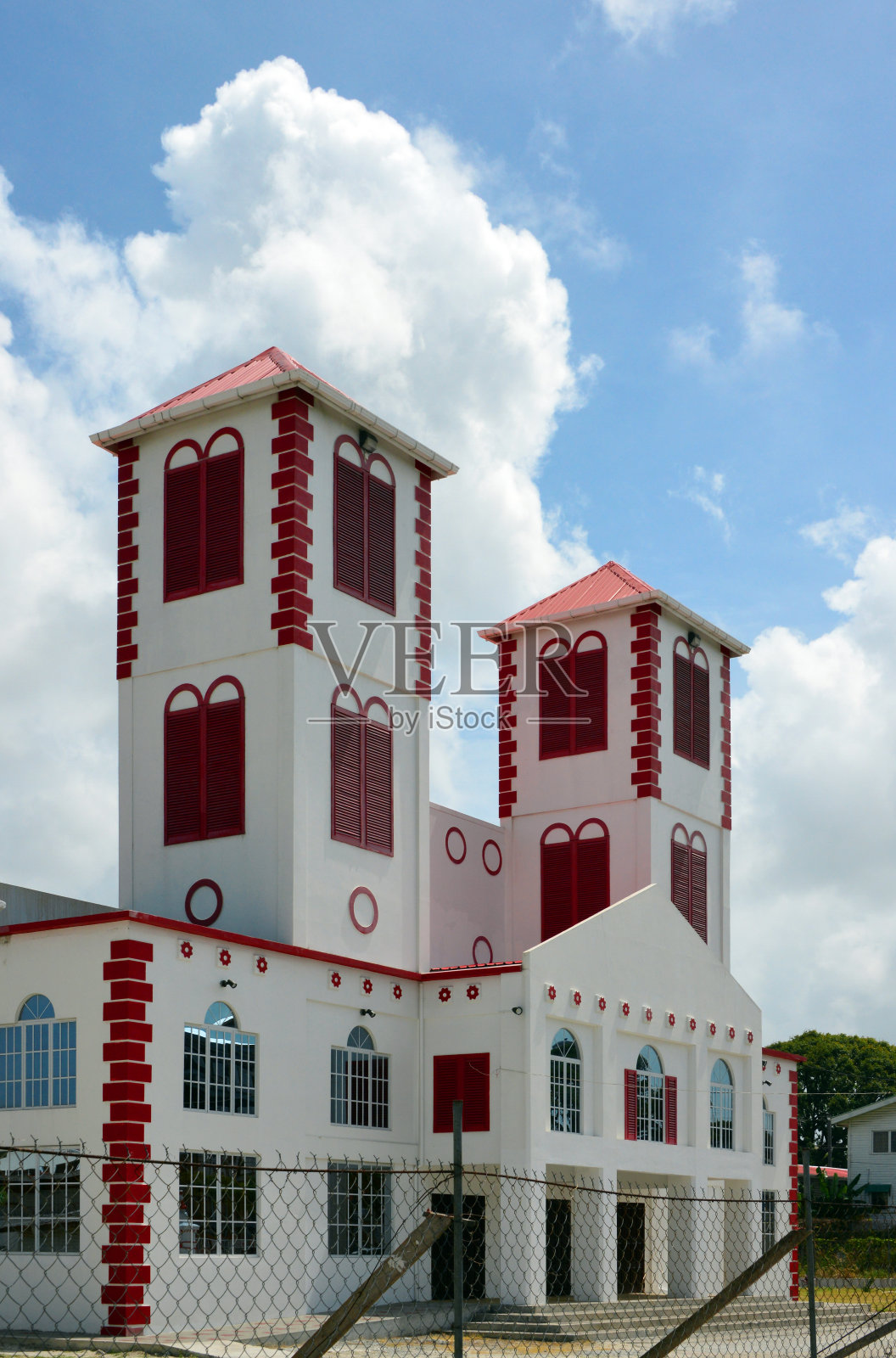 圣心罗马天主教堂，于1861年完工，2004年在圭亚那乔治城发生火灾后于2015年重建照片摄影图片