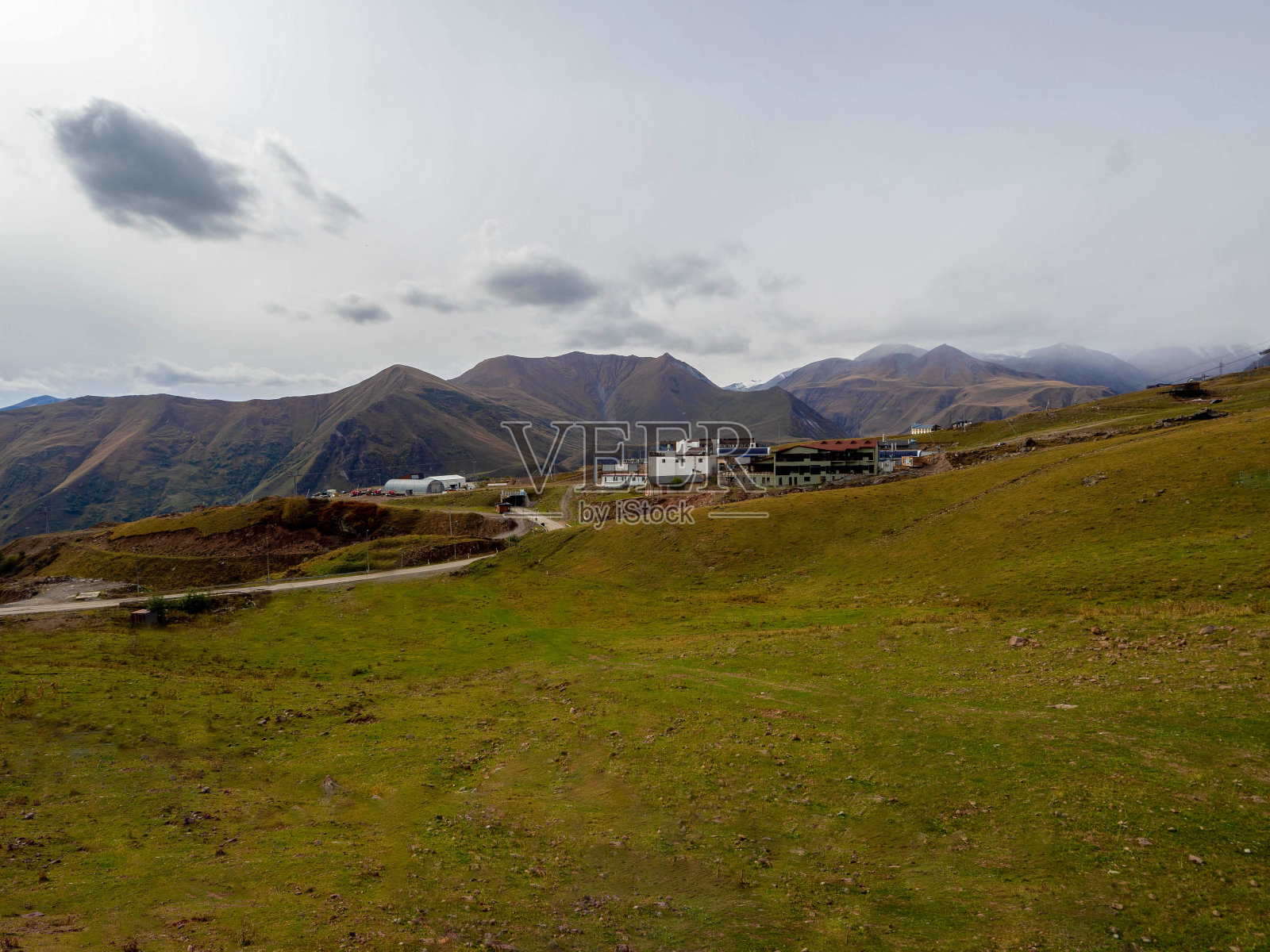 位于佐治亚州卡兹贝吉的大绿山中的小镇。照片摄影图片