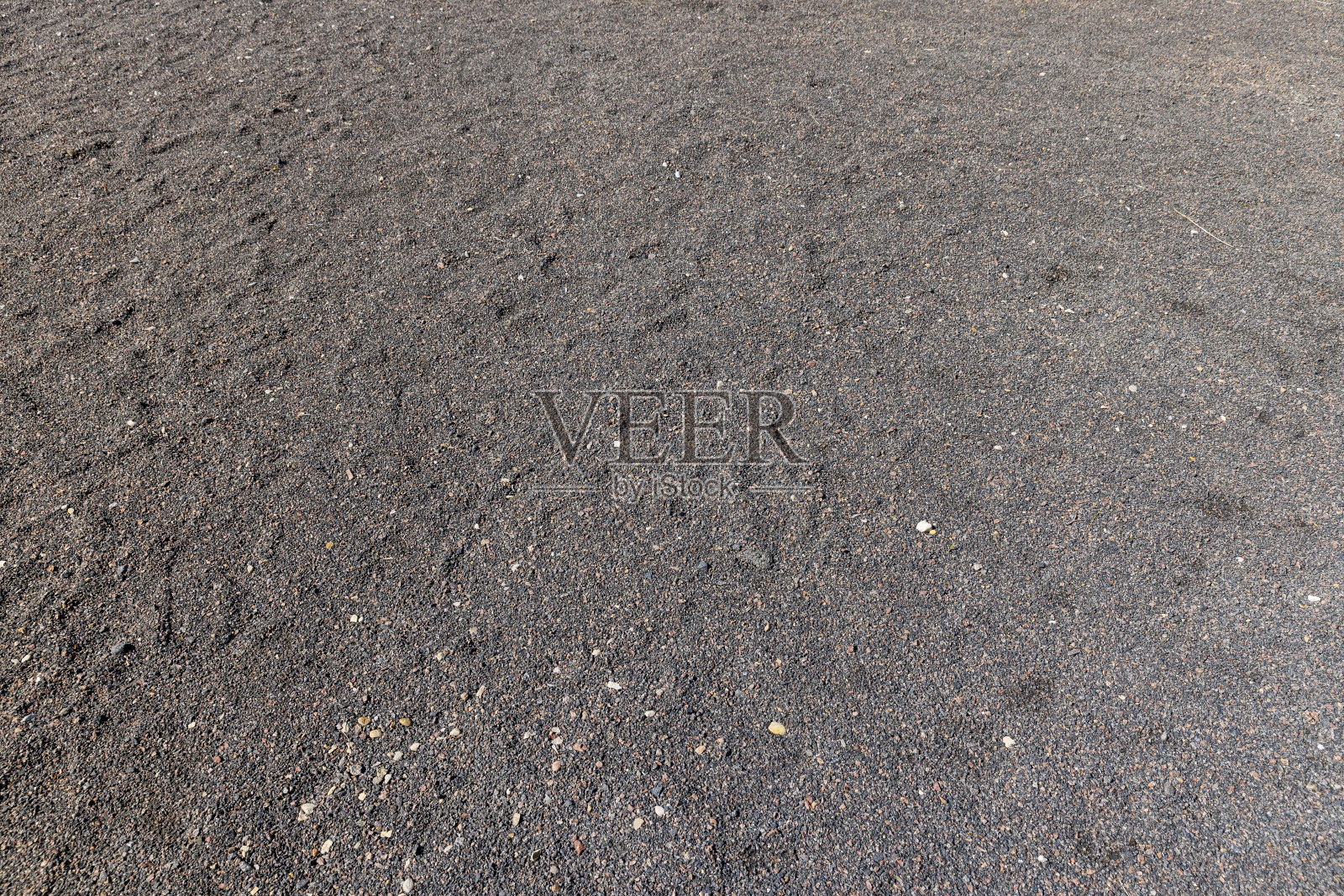 部分走道散布着小碎石和石头，是生态风格的公园小径照片摄影图片