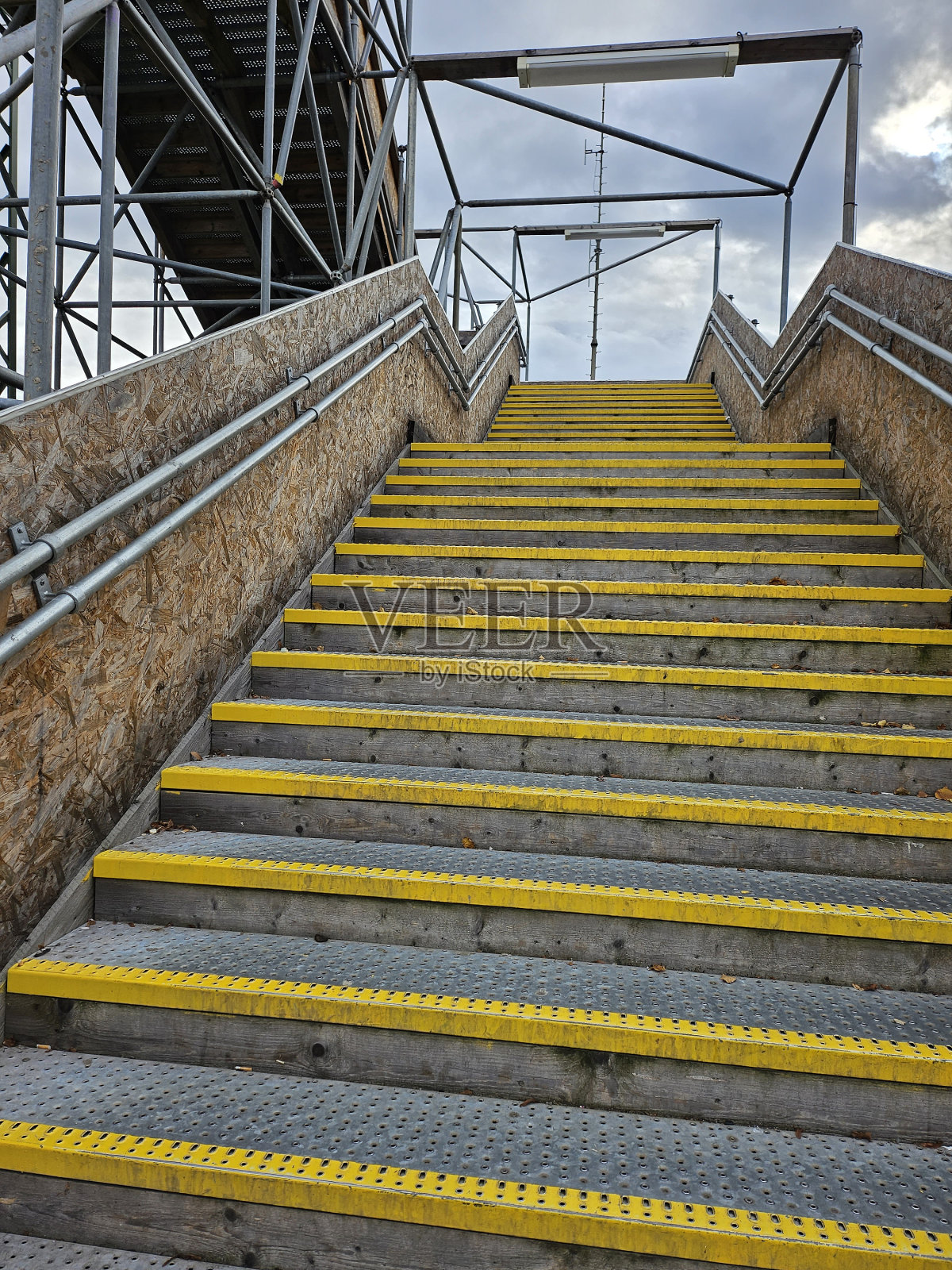 带楼梯的脚手架照片摄影图片