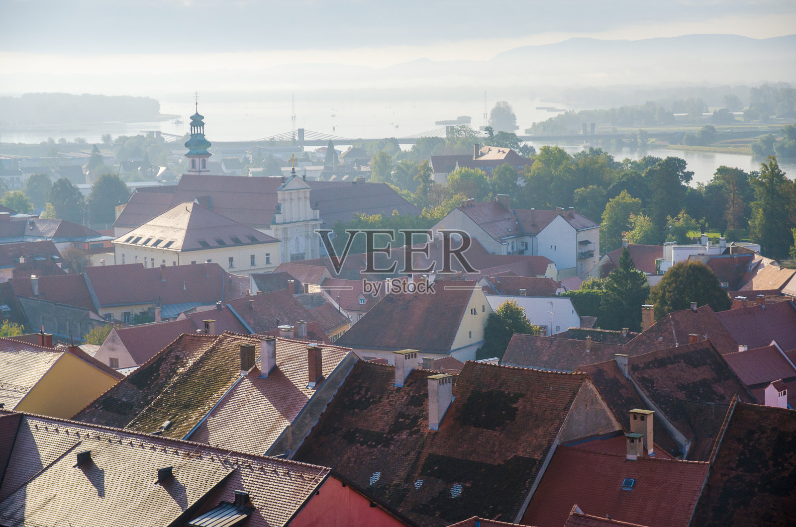 从斯洛文尼亚德拉瓦河上空鸟瞰照片摄影图片