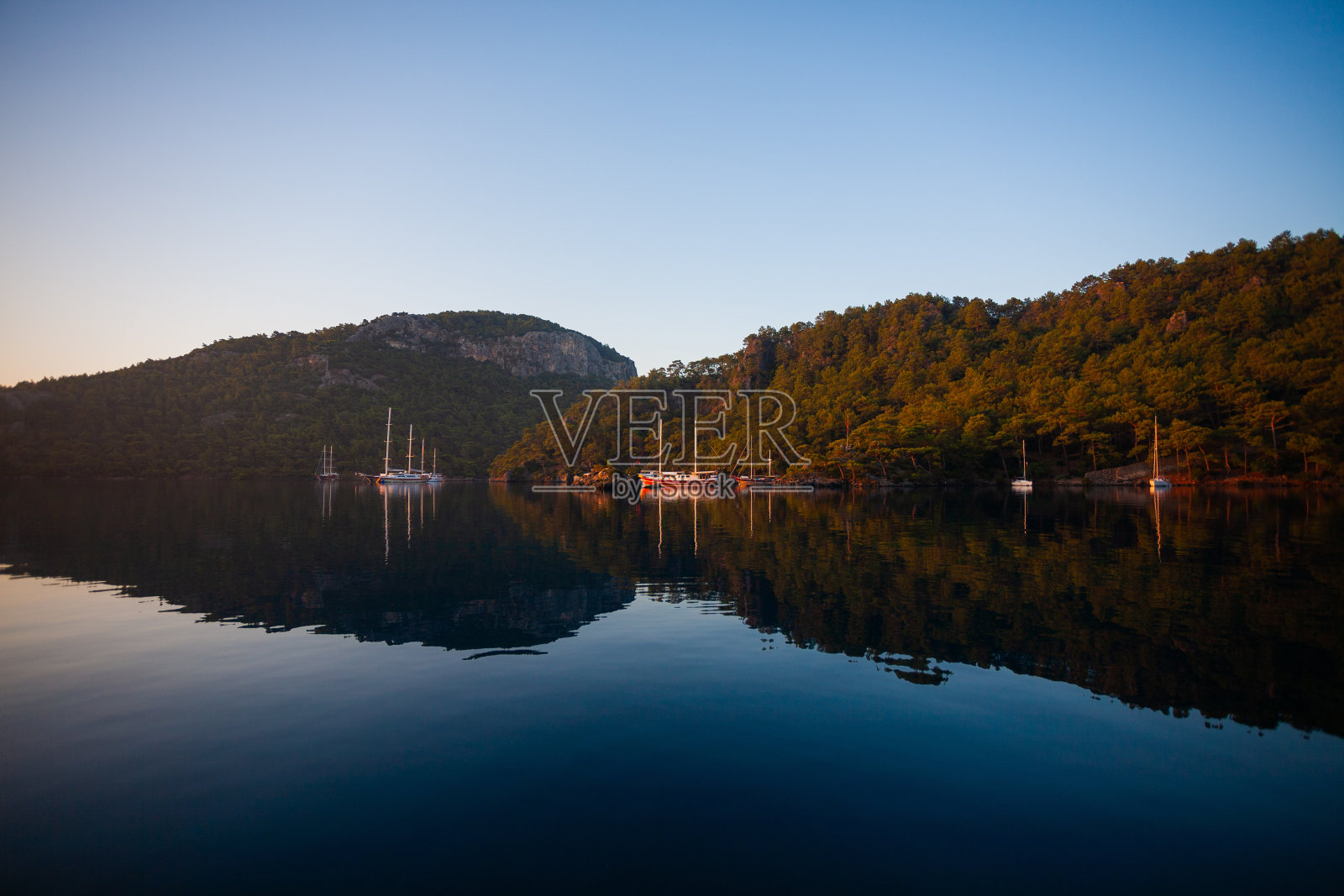 锚定帆船照片摄影图片