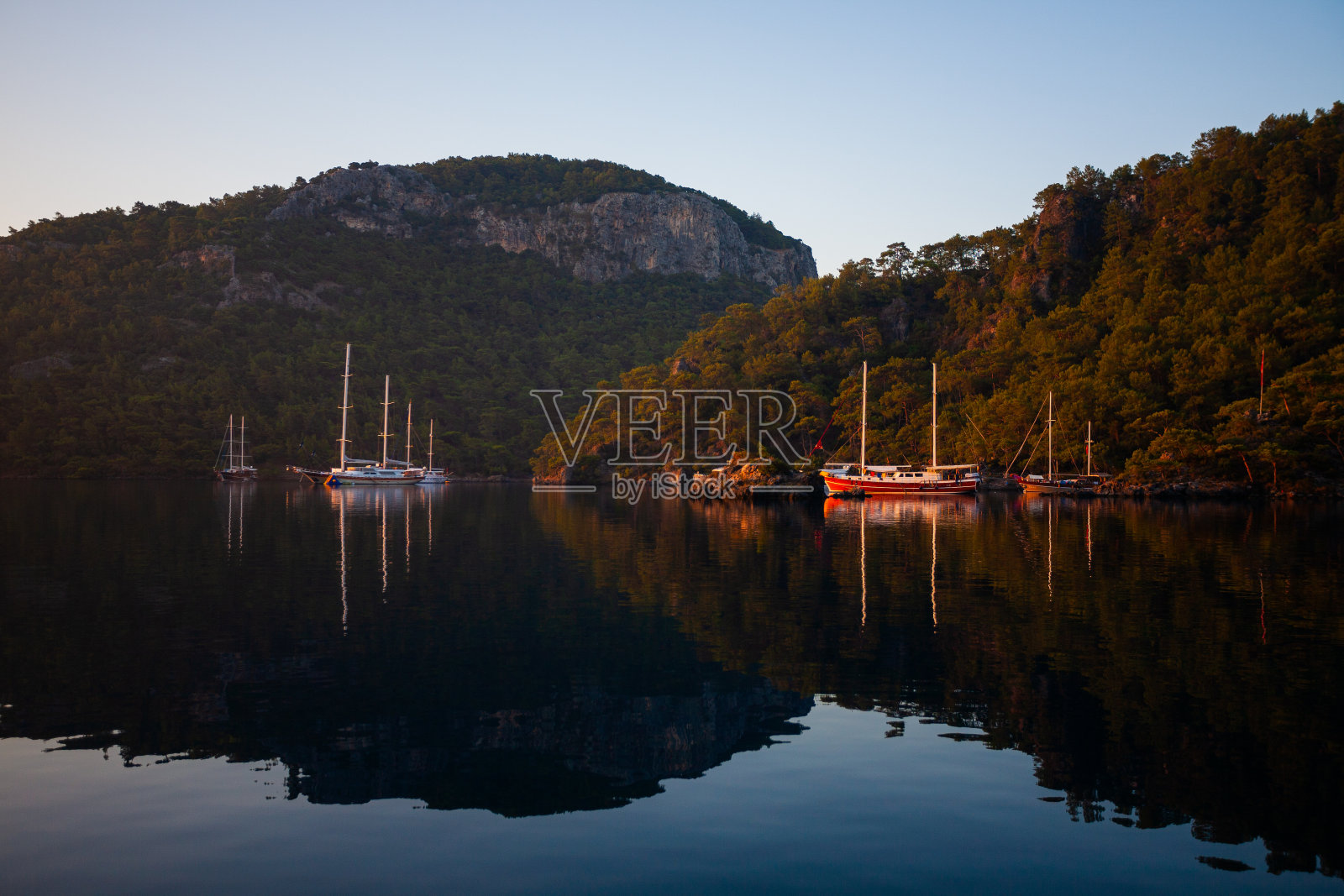 锚定帆船照片摄影图片
