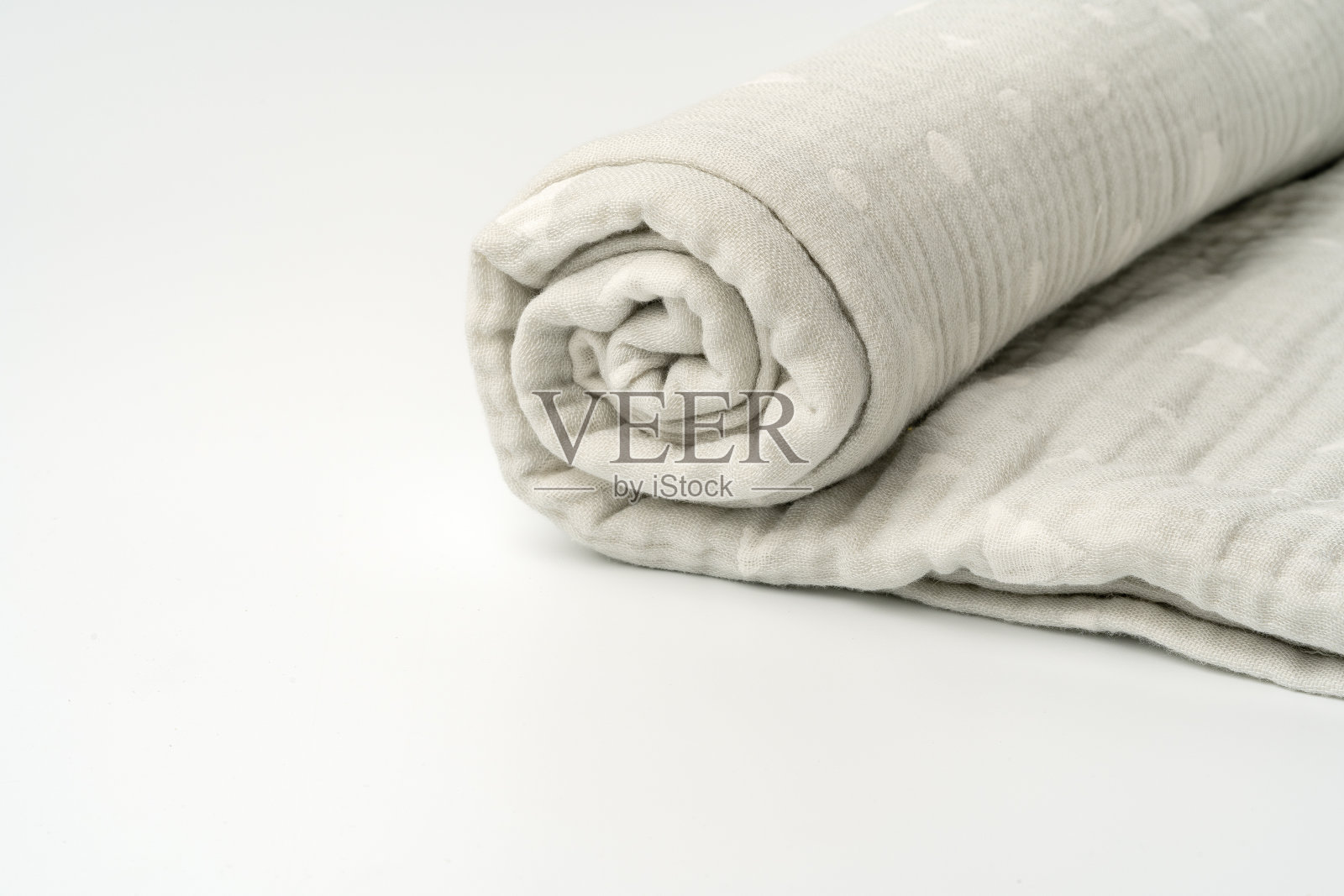 白色背景的灰色棉布儿童毛毯照片摄影图片