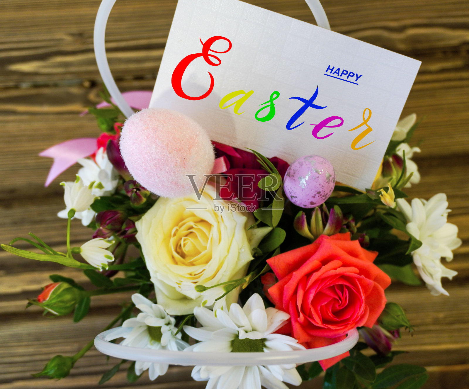 复活节快乐!Flat Lay，网络横幅，复活节明信片。一束鲜花和复活节彩蛋照片摄影图片