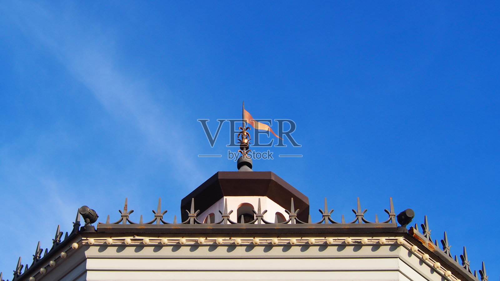 屋顶上的蓝天。用作背景图像或复制空间的图片照片摄影图片