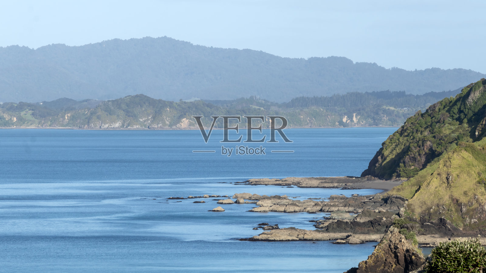 塔帕卡角的风景海岸线:从塔帕卡角轨道观景台，罗素，岛屿湾，新西兰照片摄影图片