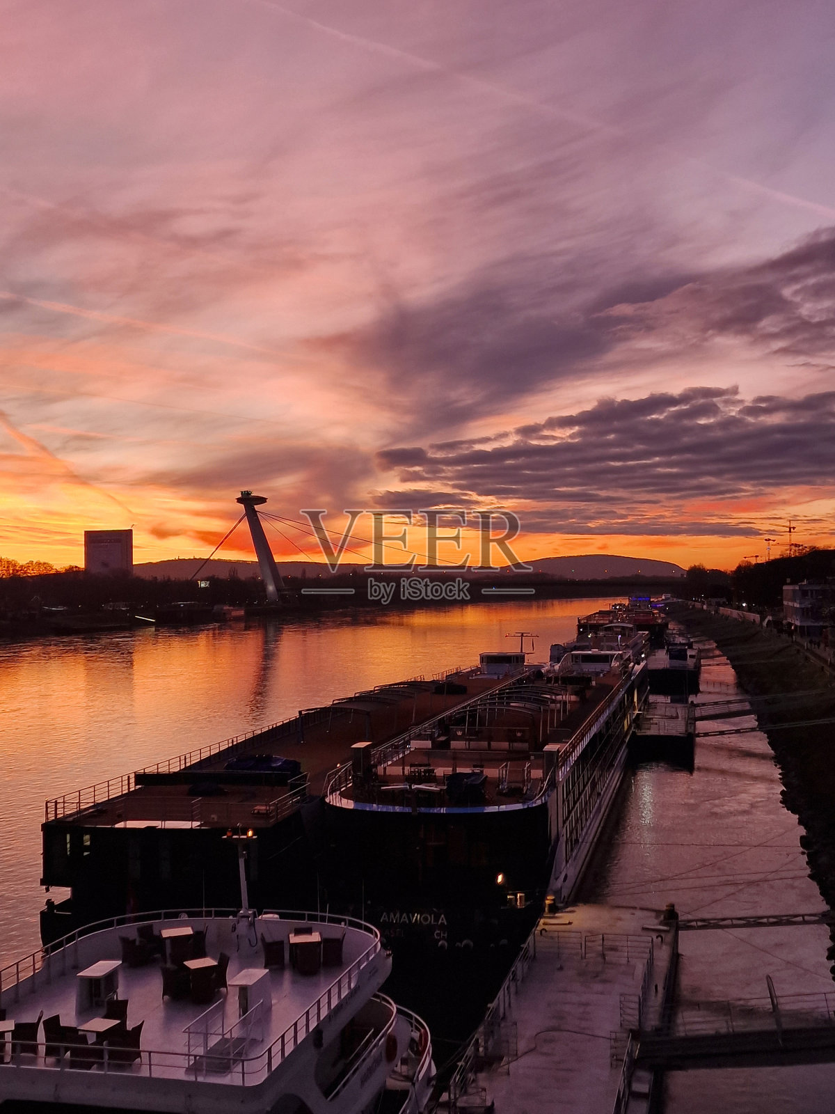 伯拉第斯拉瓦日落照片摄影图片