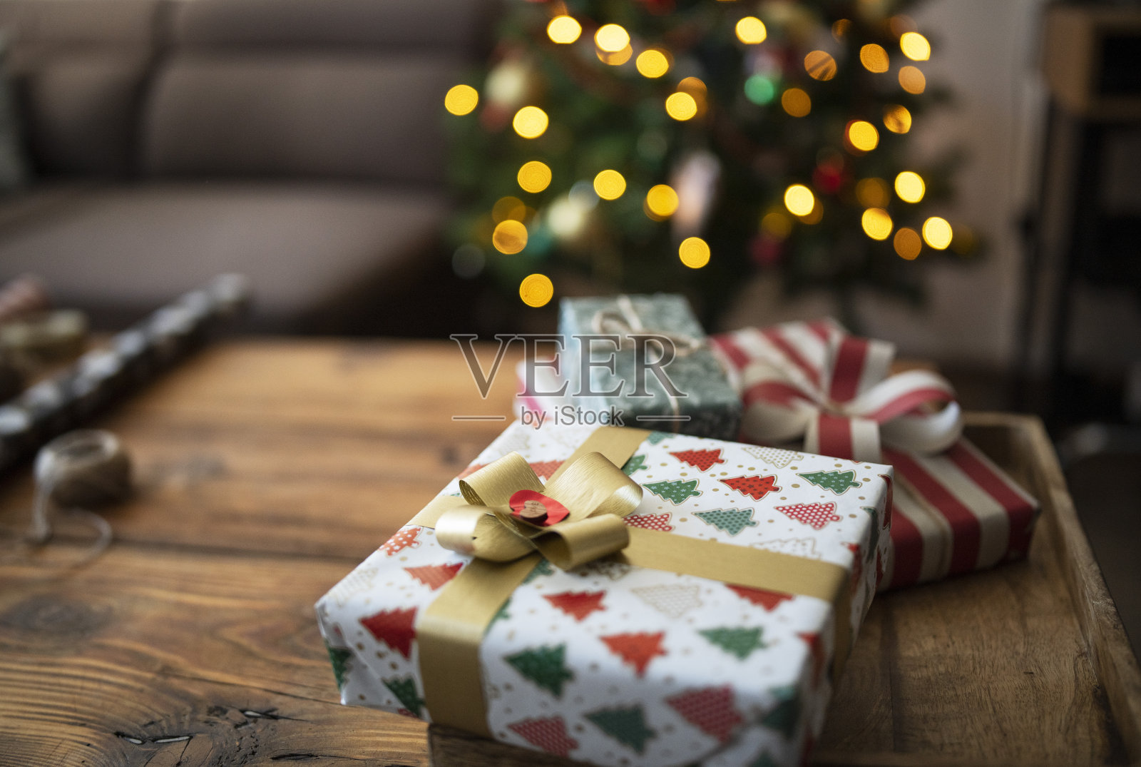 准备迎接圣诞节的早晨。照片摄影图片