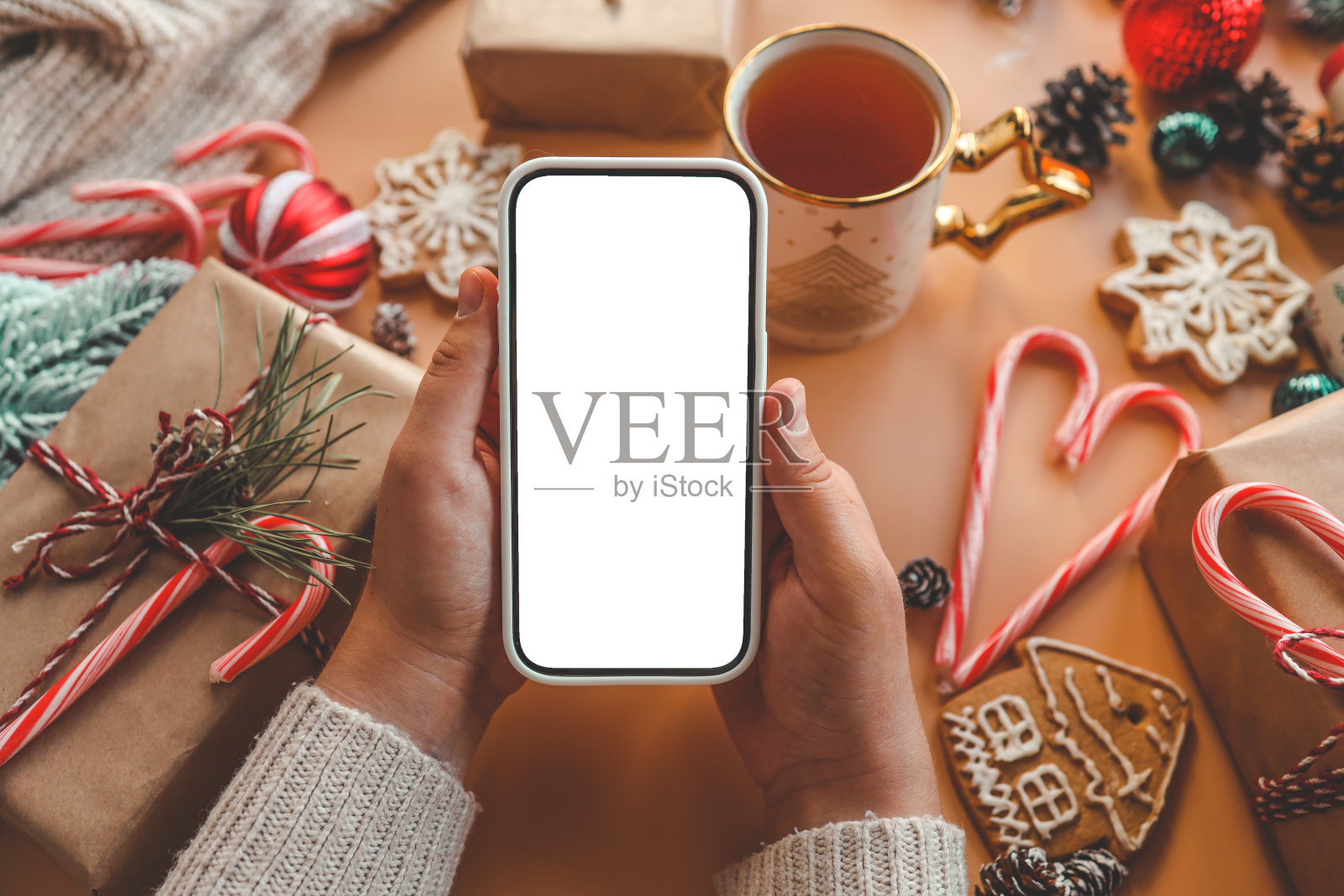 圣诞礼物背景上的隔离屏幕手机照片摄影图片