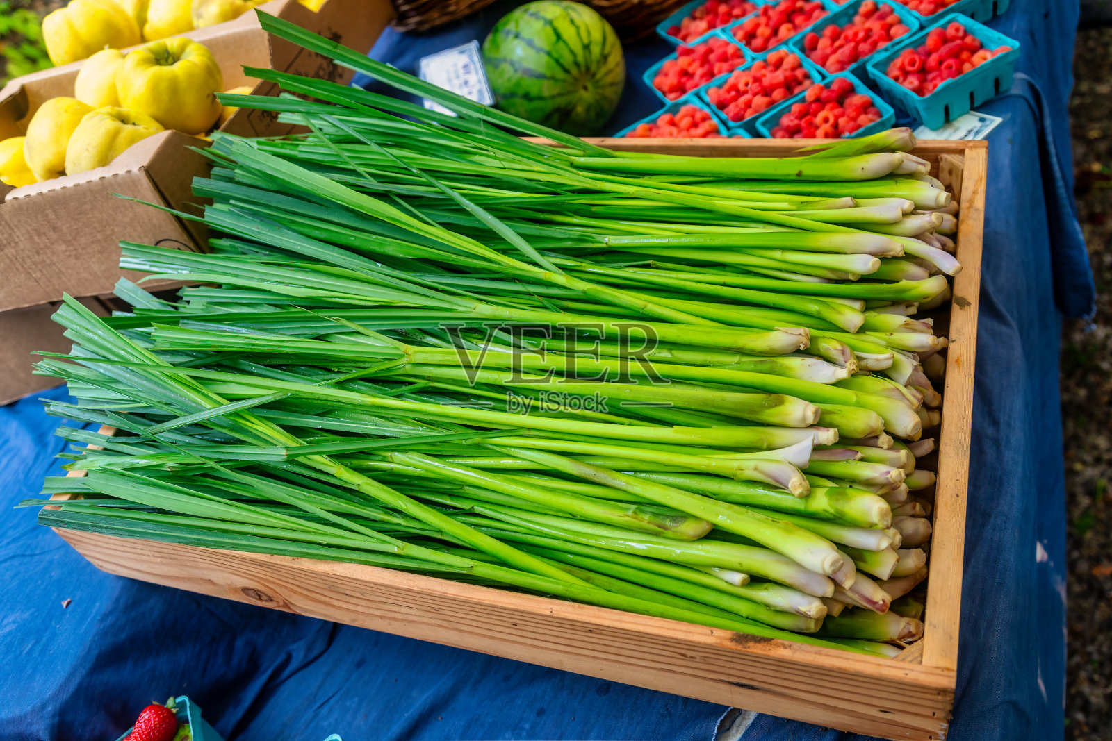 农贸市场的柠檬草茎照片摄影图片