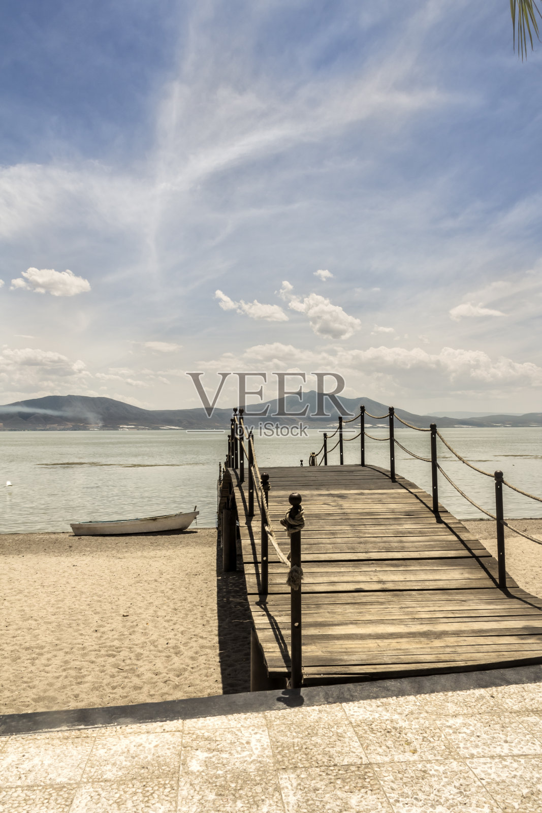 从同名小镇的海滨俯瞰查帕拉湖。哈利斯科州，墨西哥。照片摄影图片