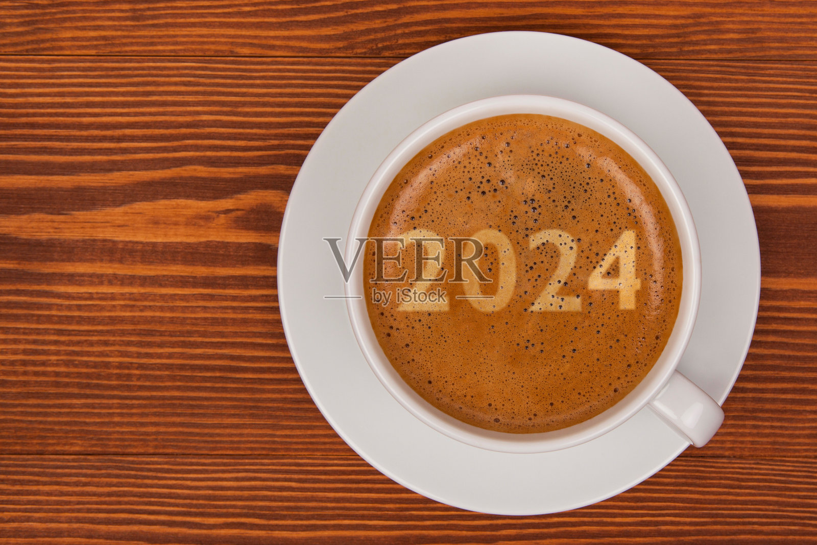 咖啡杯祝你2024年新年快乐照片摄影图片