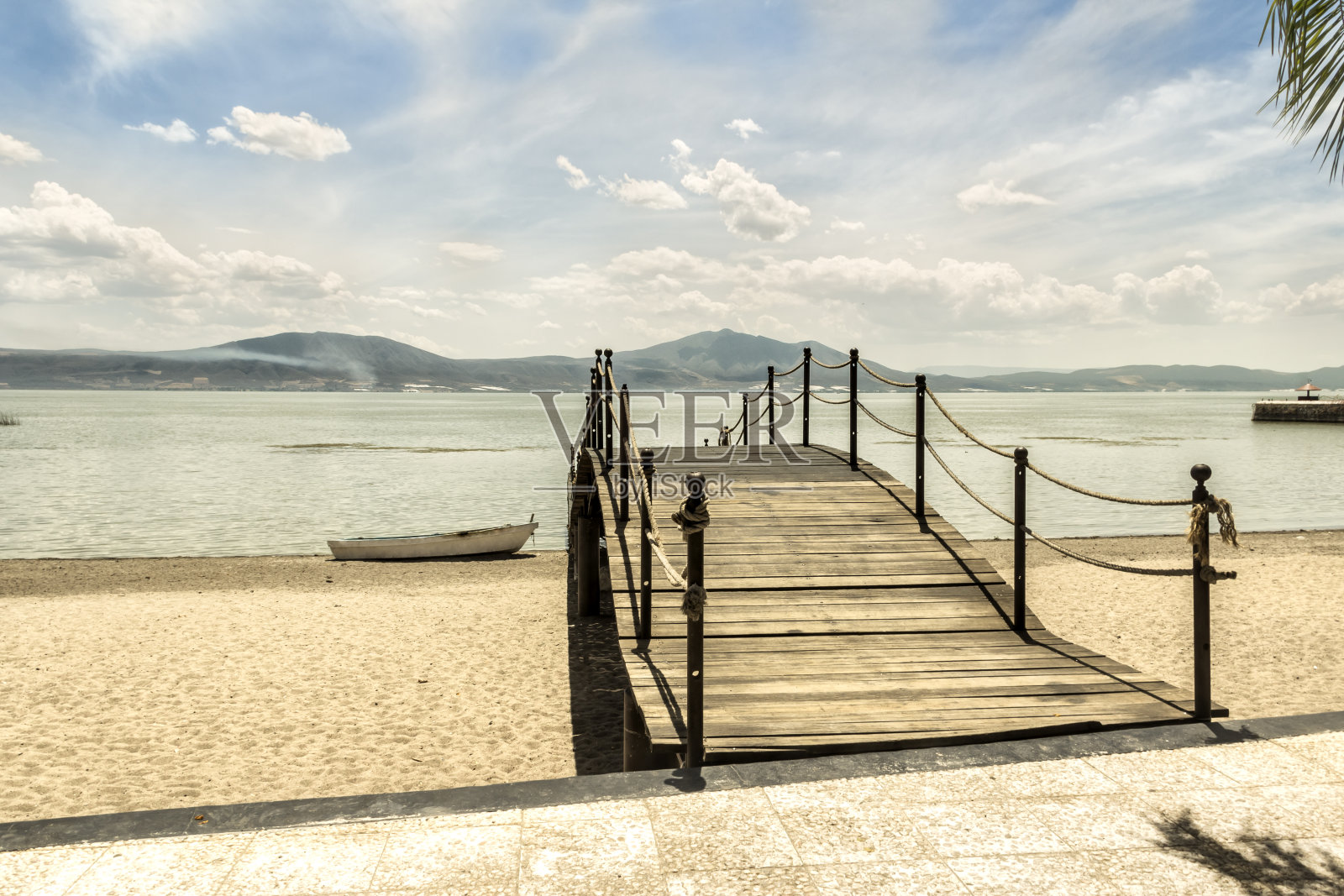 从同名小镇的海滨俯瞰查帕拉湖。哈利斯科州，墨西哥。照片摄影图片