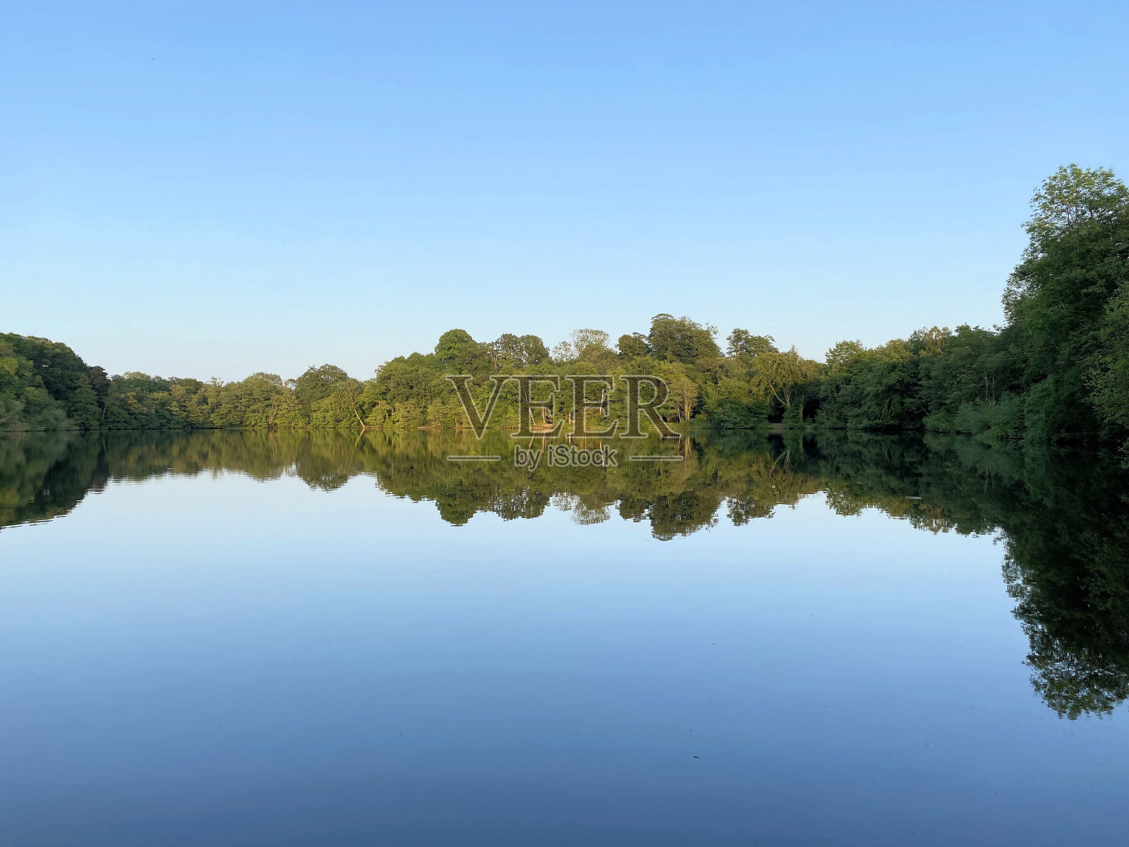 布莱克米尔湖的景色照片摄影图片
