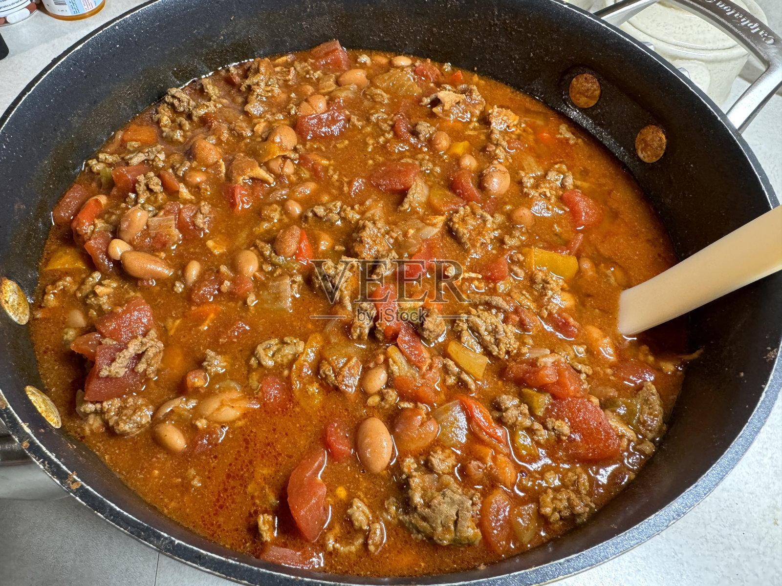 自制牛肉和培根辣椒照片摄影图片