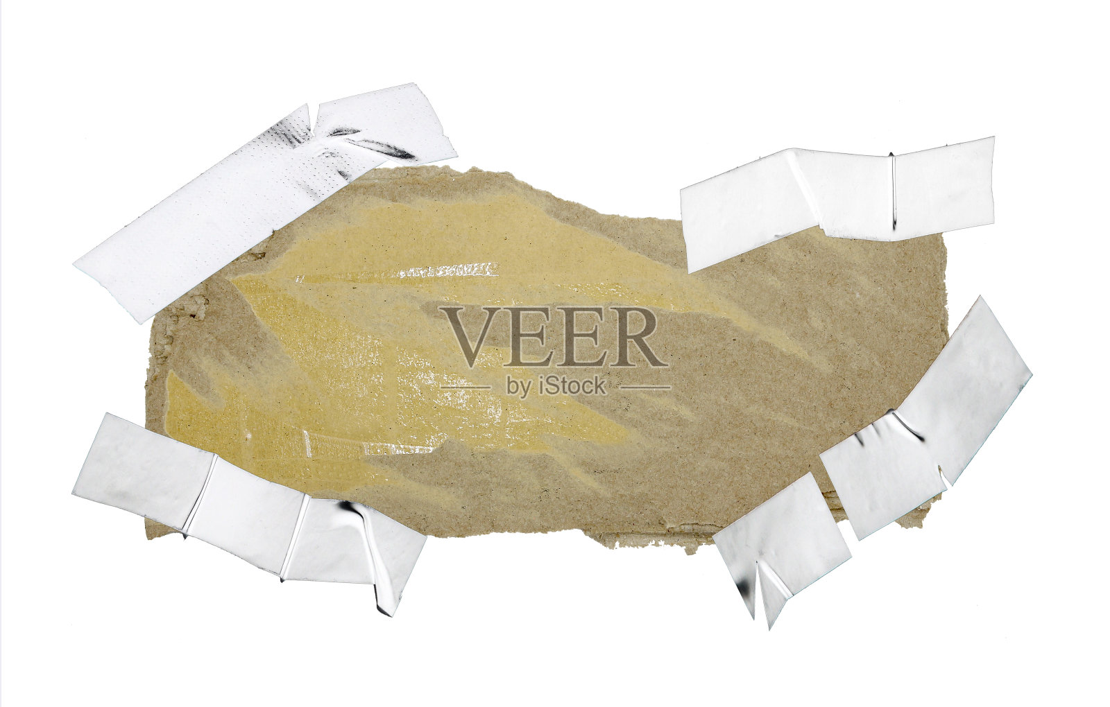 一张瓦楞纸被撕成碎片，孤立在白色背景上照片摄影图片