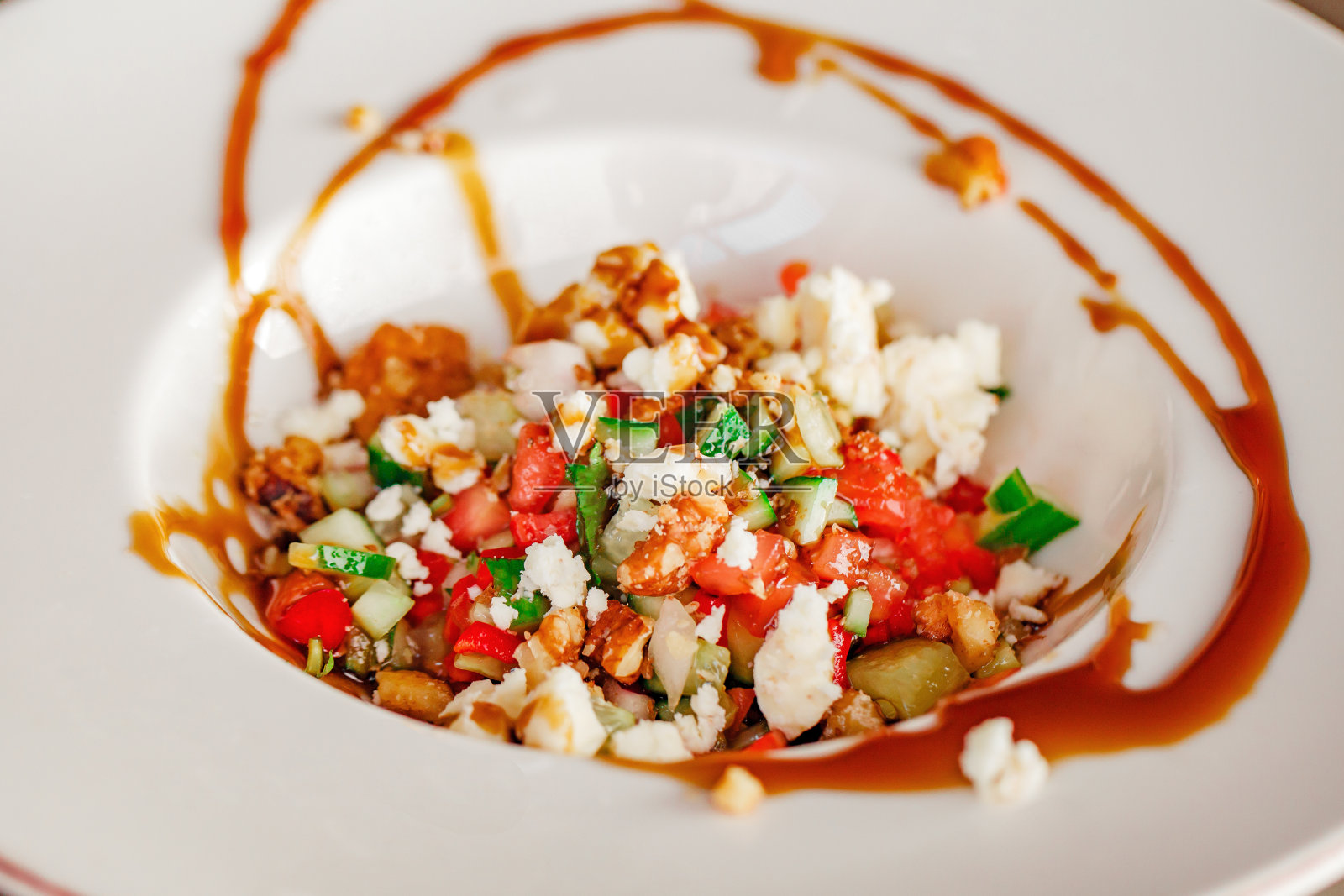 核桃西红柿奶酪沙拉，特写，选择性聚焦照片摄影图片