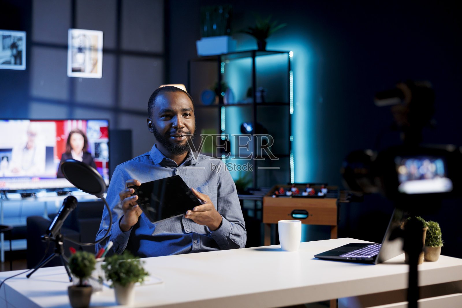 男子电影教程如何修理平板电脑照片摄影图片