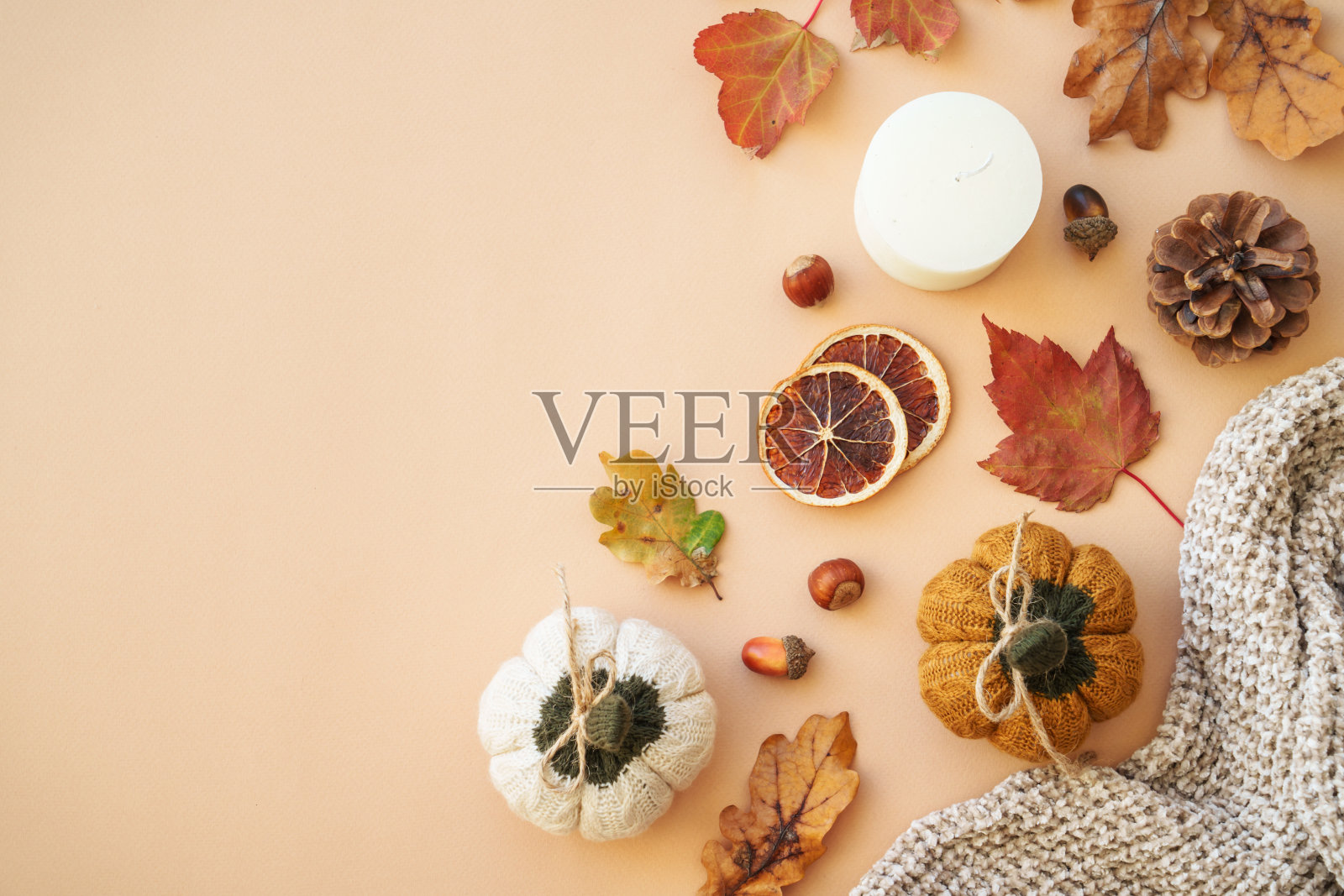 秋天的平面以家居装饰为背景。照片摄影图片