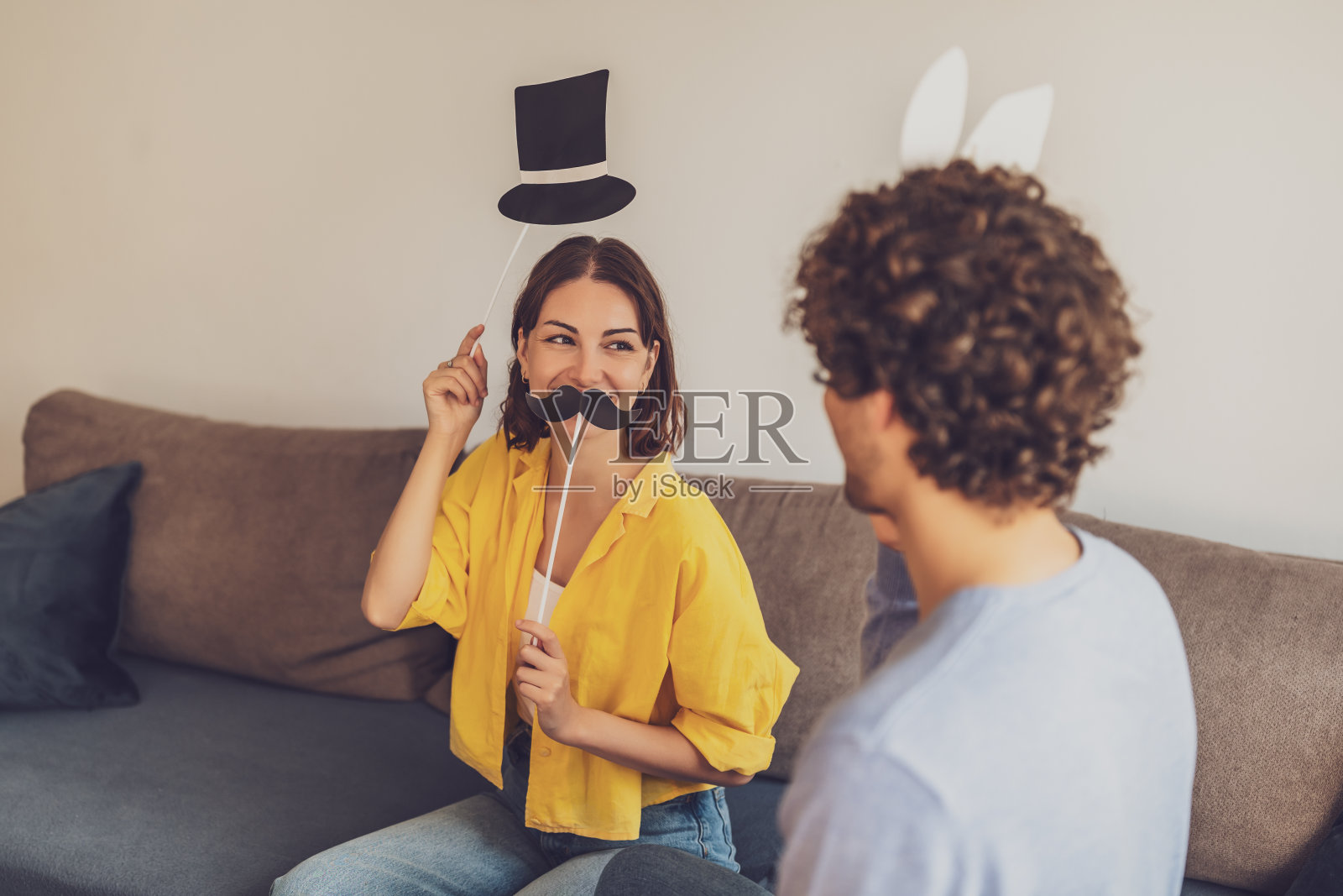 年轻夫妇在家照片摄影图片